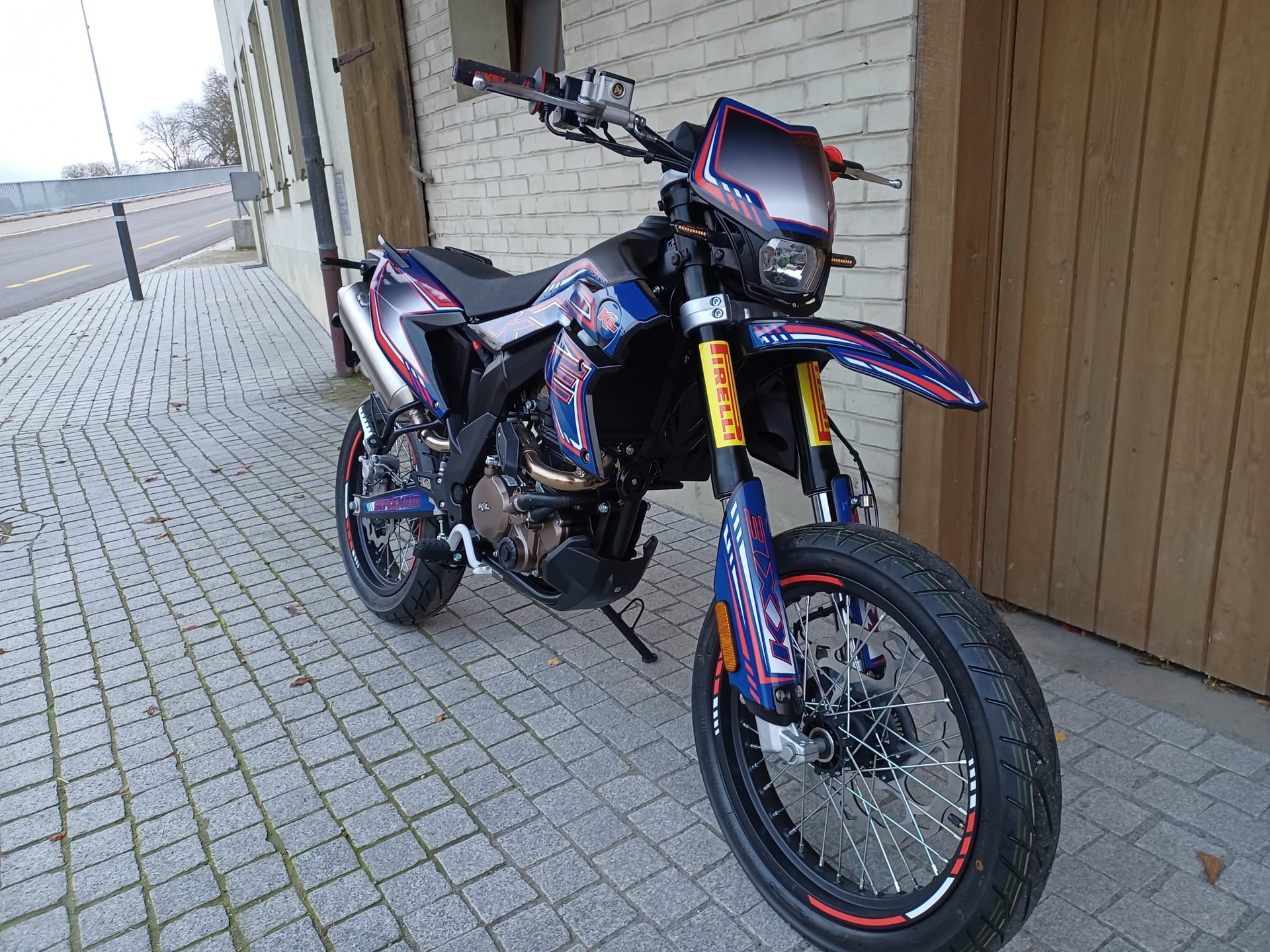 KL 125