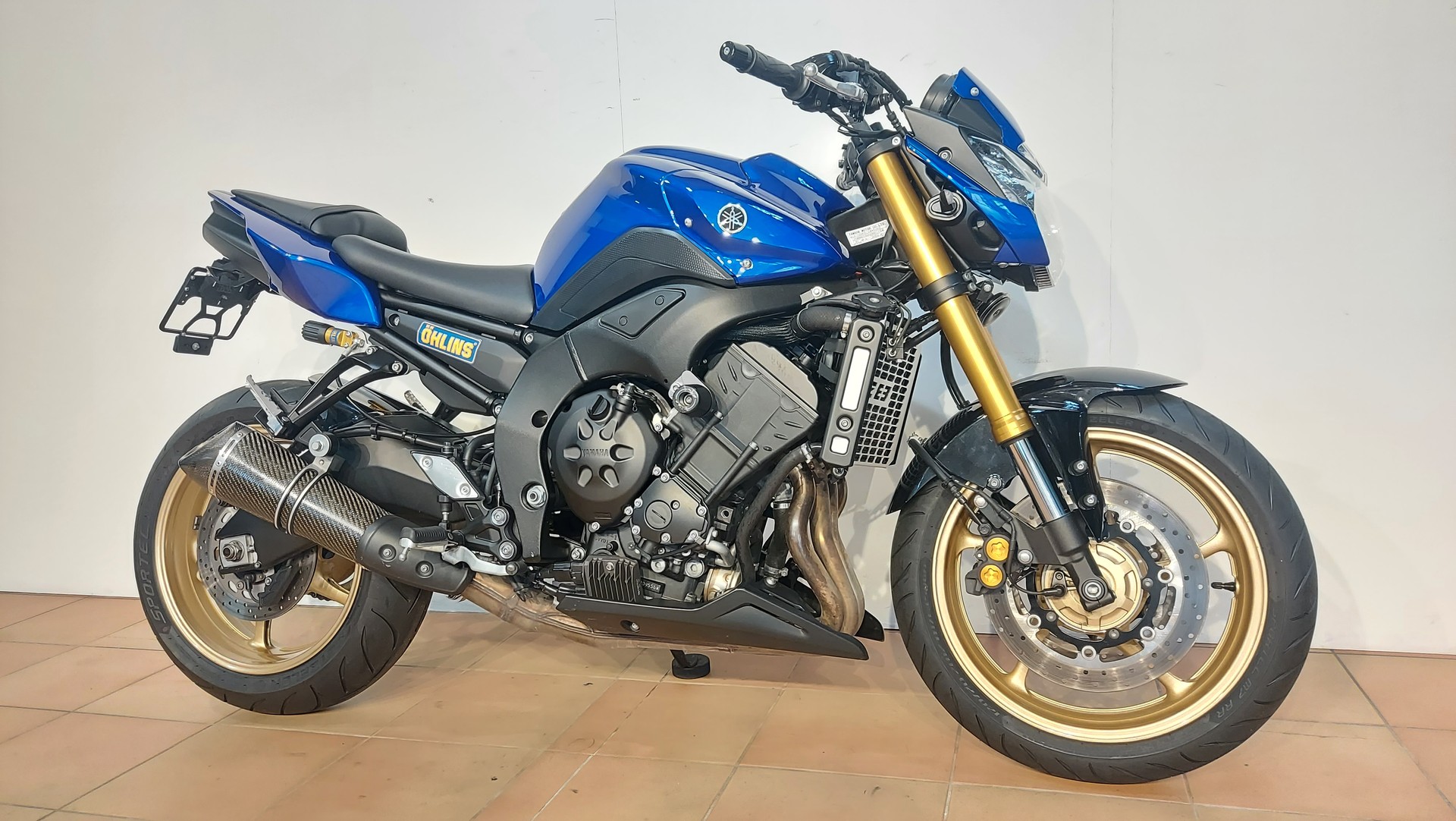 YAMAHA FZ8 N ABS-showroom-element-2