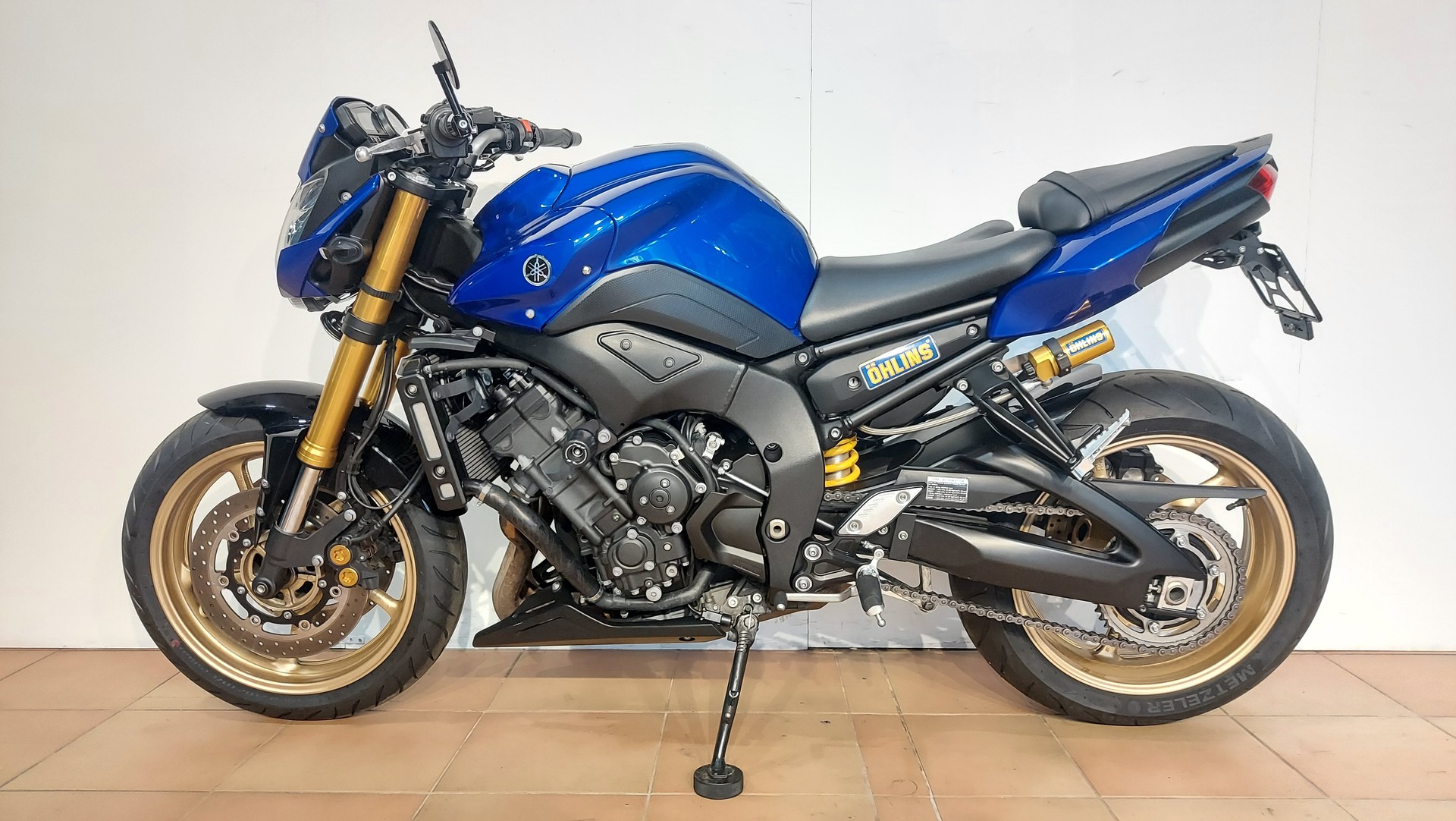 YAMAHA FZ8 N ABS-showroom-element-1