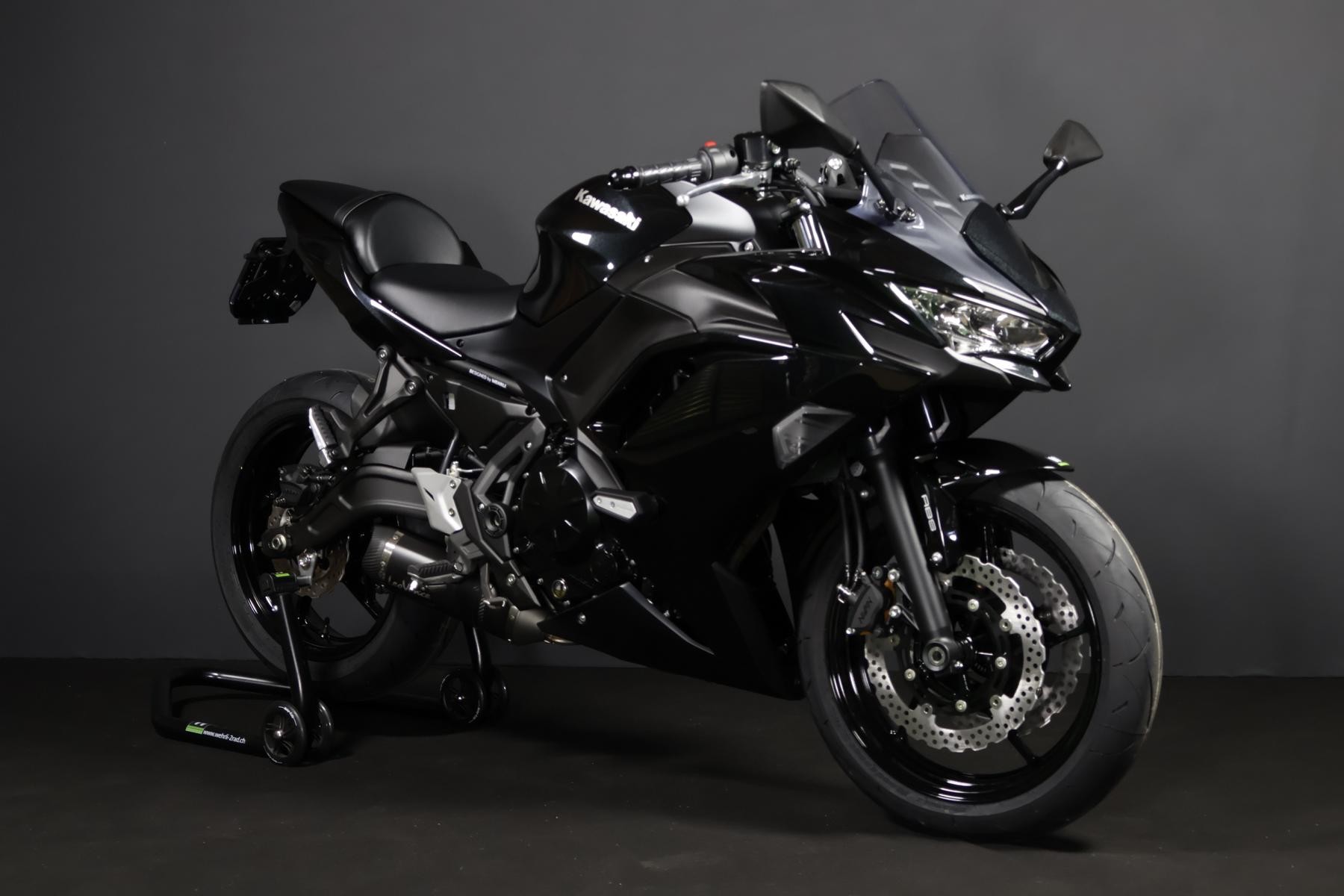 KAWASAKI Ninja 650 (50/35 KW) Black Edition Level 3  - Sofort Lieferbar-showroom-element-1