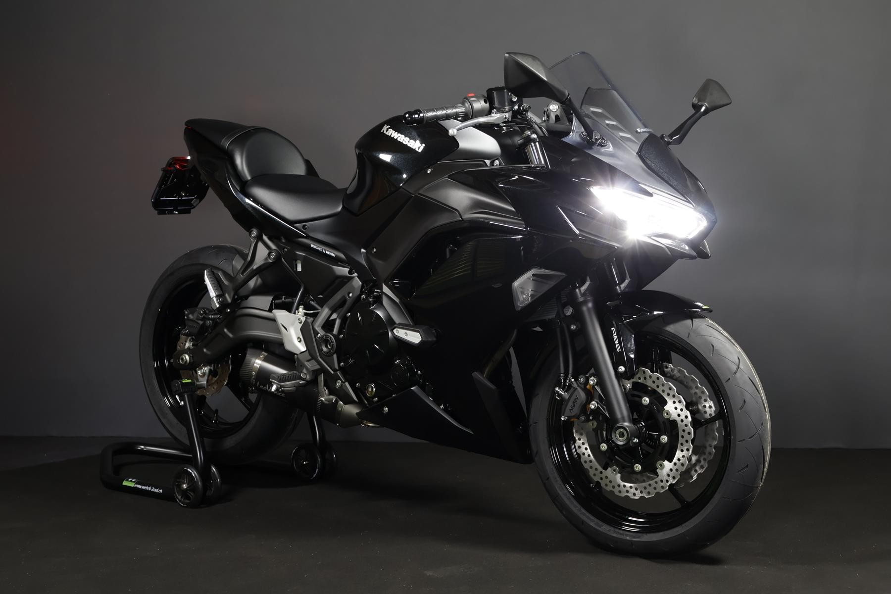 KAWASAKI Ninja 650 (50/35 KW) Black Edition Level 3  - Sofort Lieferbar-showroom-element-2
