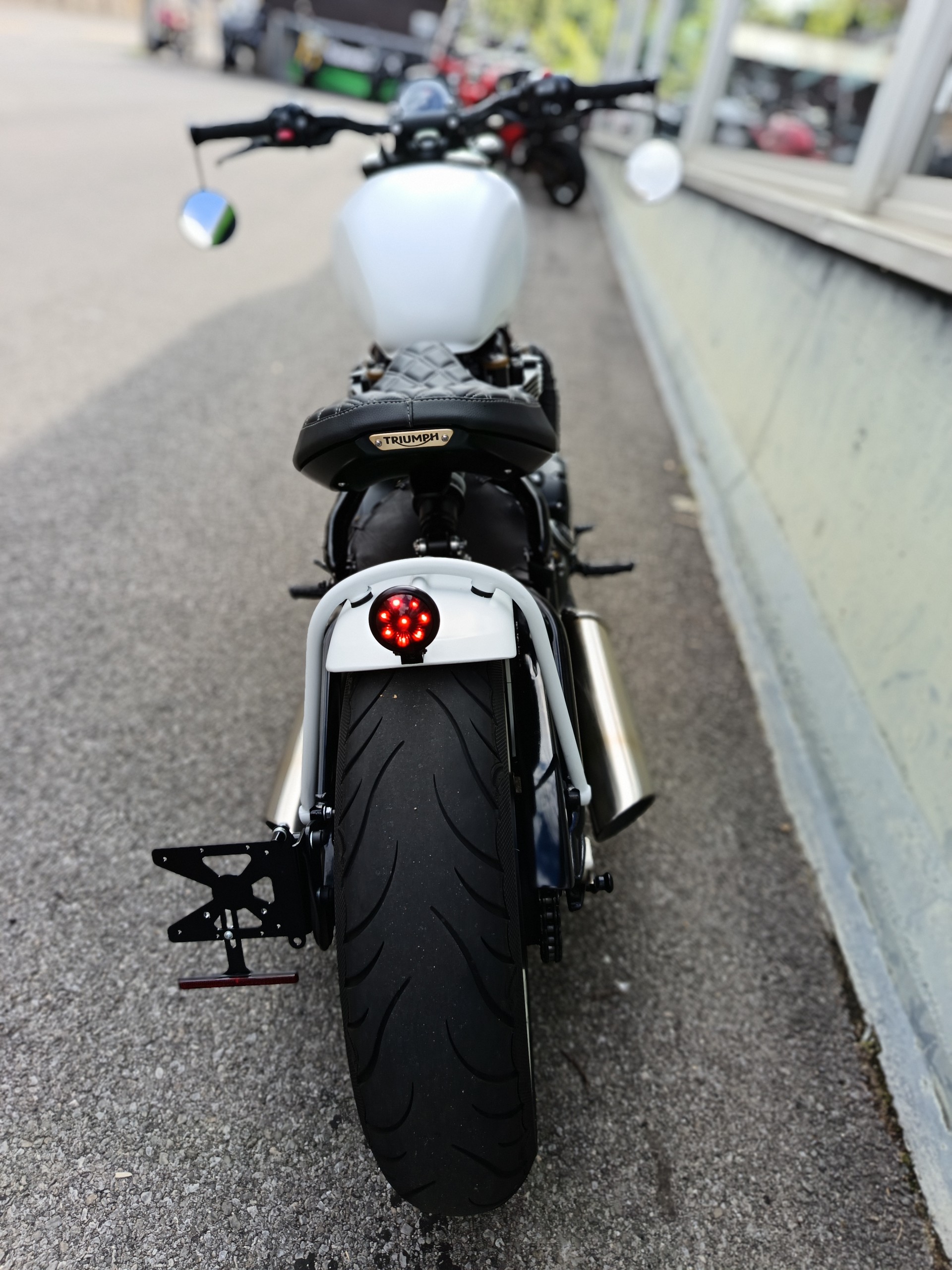 TRIUMPH Bonneville 1200 Bobber-image-4