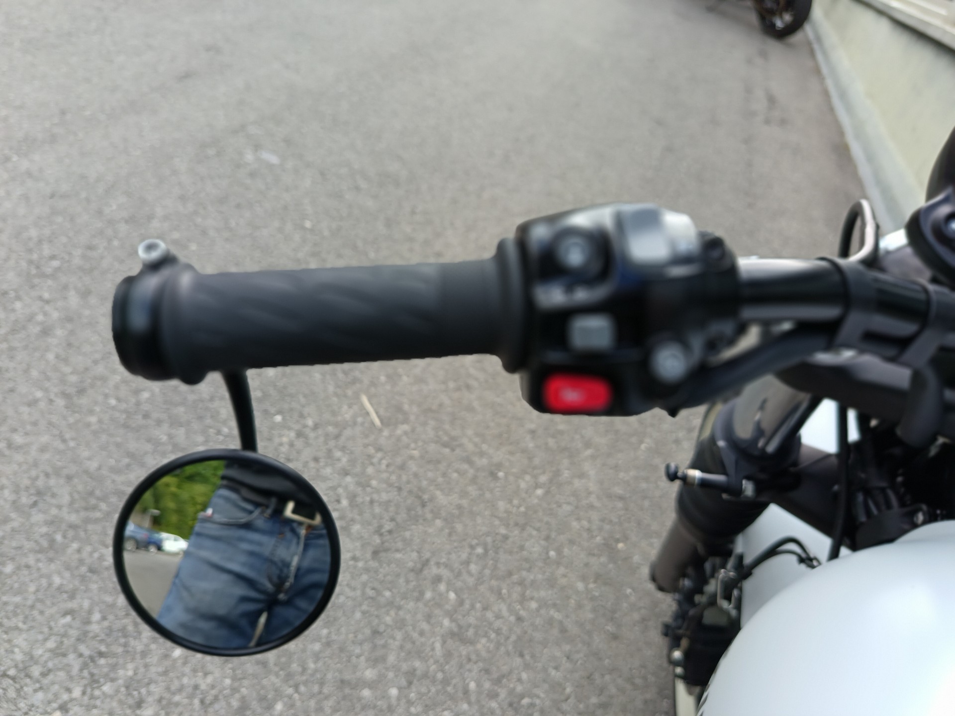 TRIUMPH Bonneville 1200 Bobber-image-6