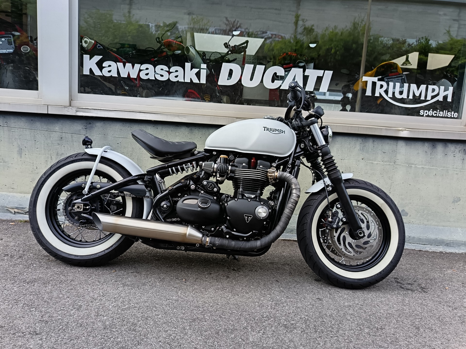 TRIUMPH Bonneville 1200 Bobber-image-0