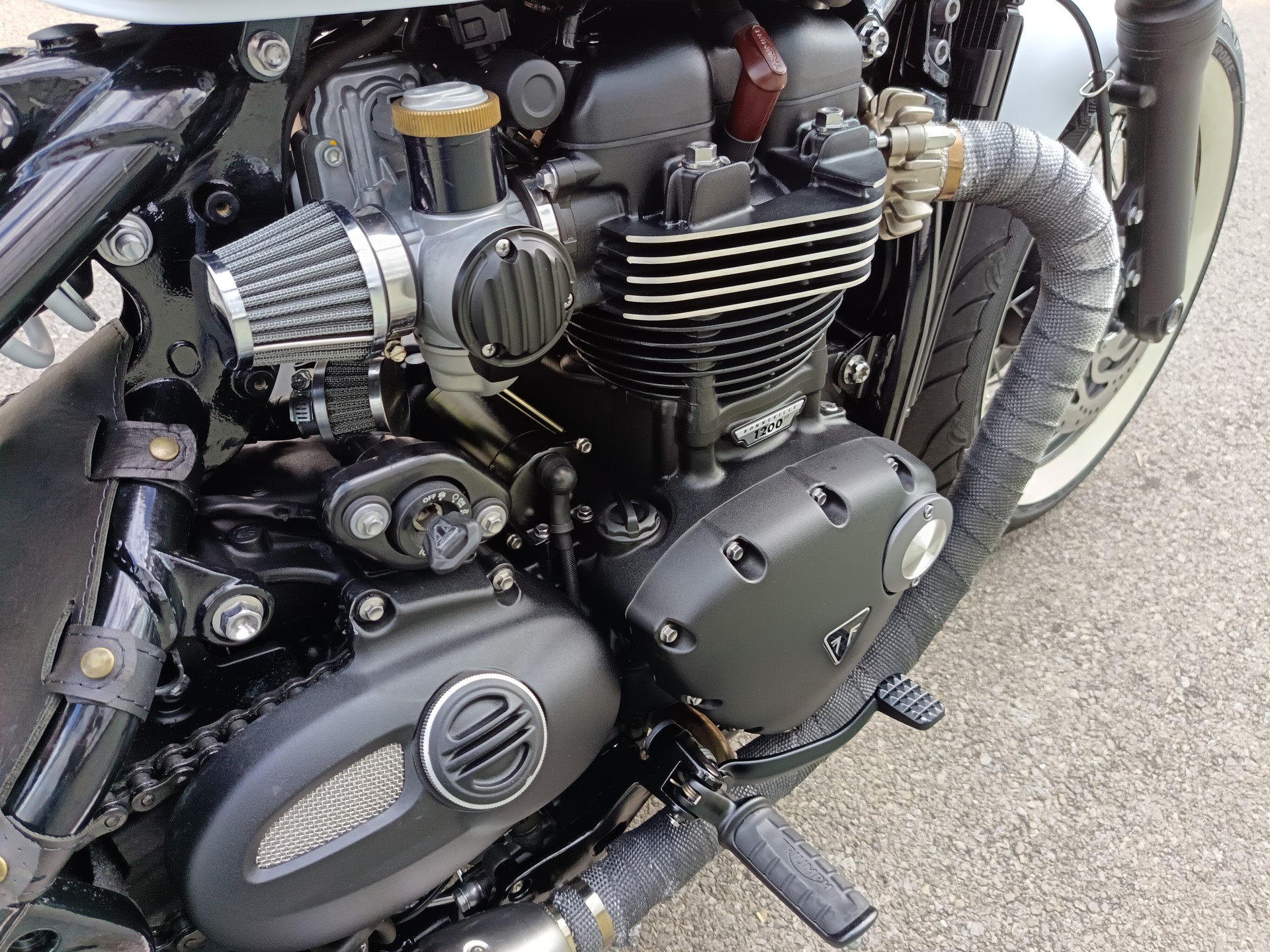 TRIUMPH Bonneville 1200 Bobber-image-9