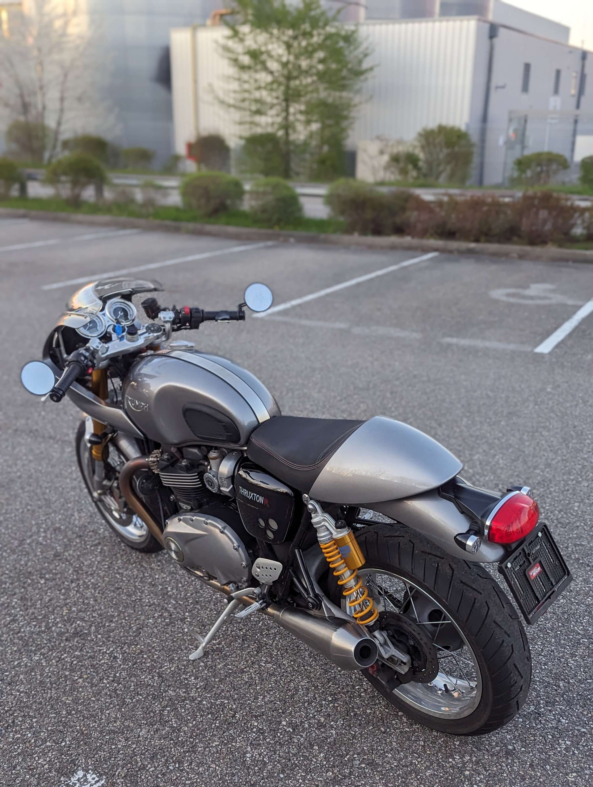 TRIUMPH Thruxton R 1200 i ABS-image-3