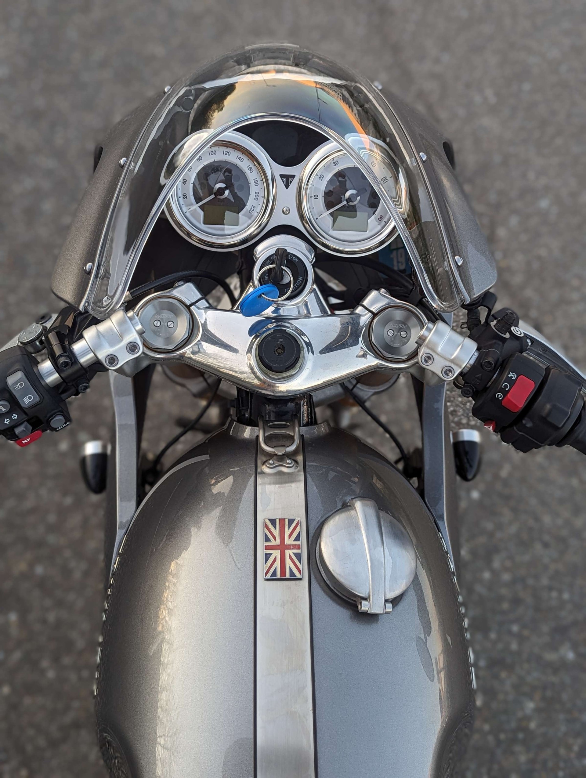 TRIUMPH Thruxton R 1200 i ABS-image-11