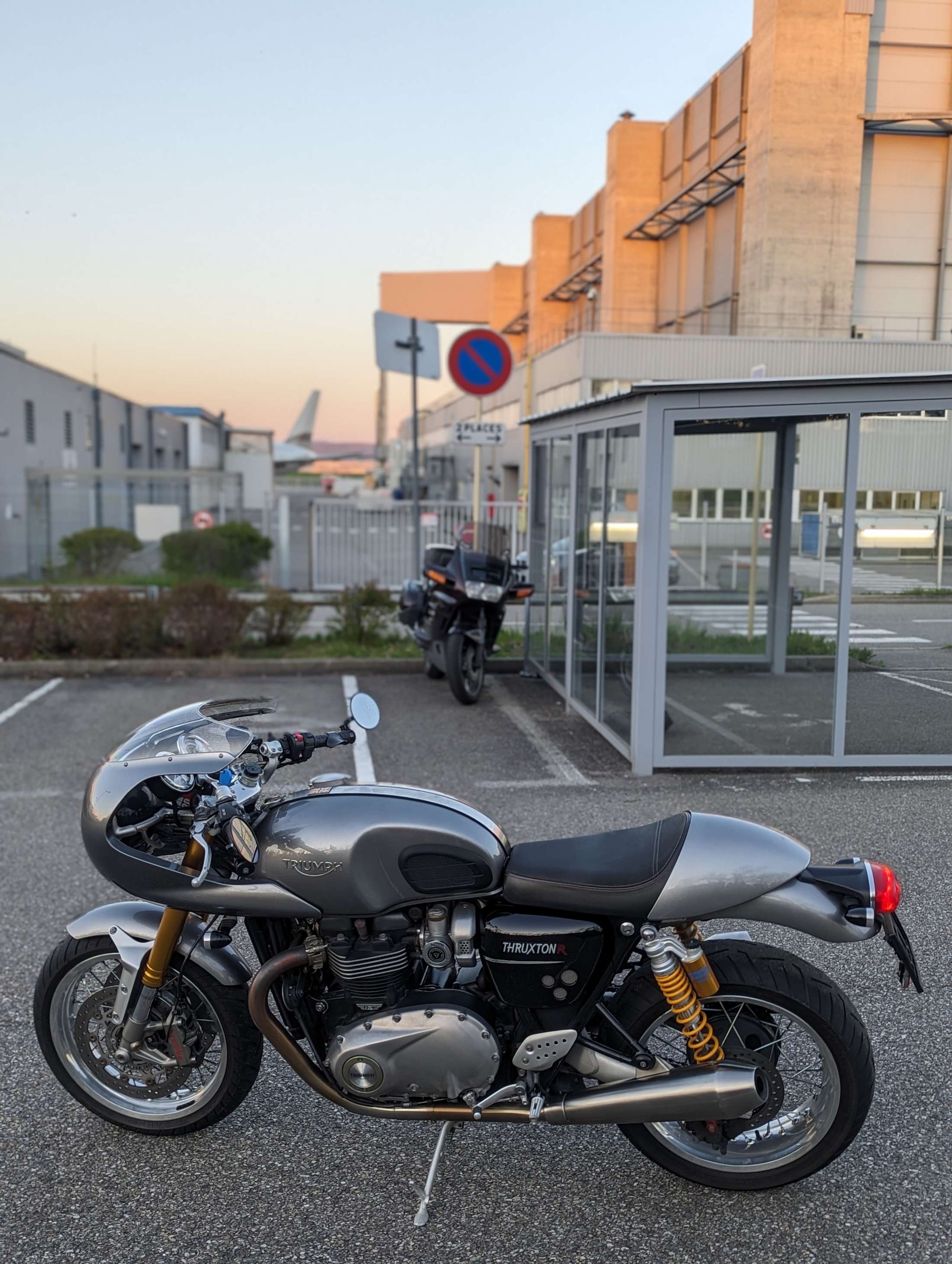 TRIUMPH Thruxton R 1200 i ABS-image-2