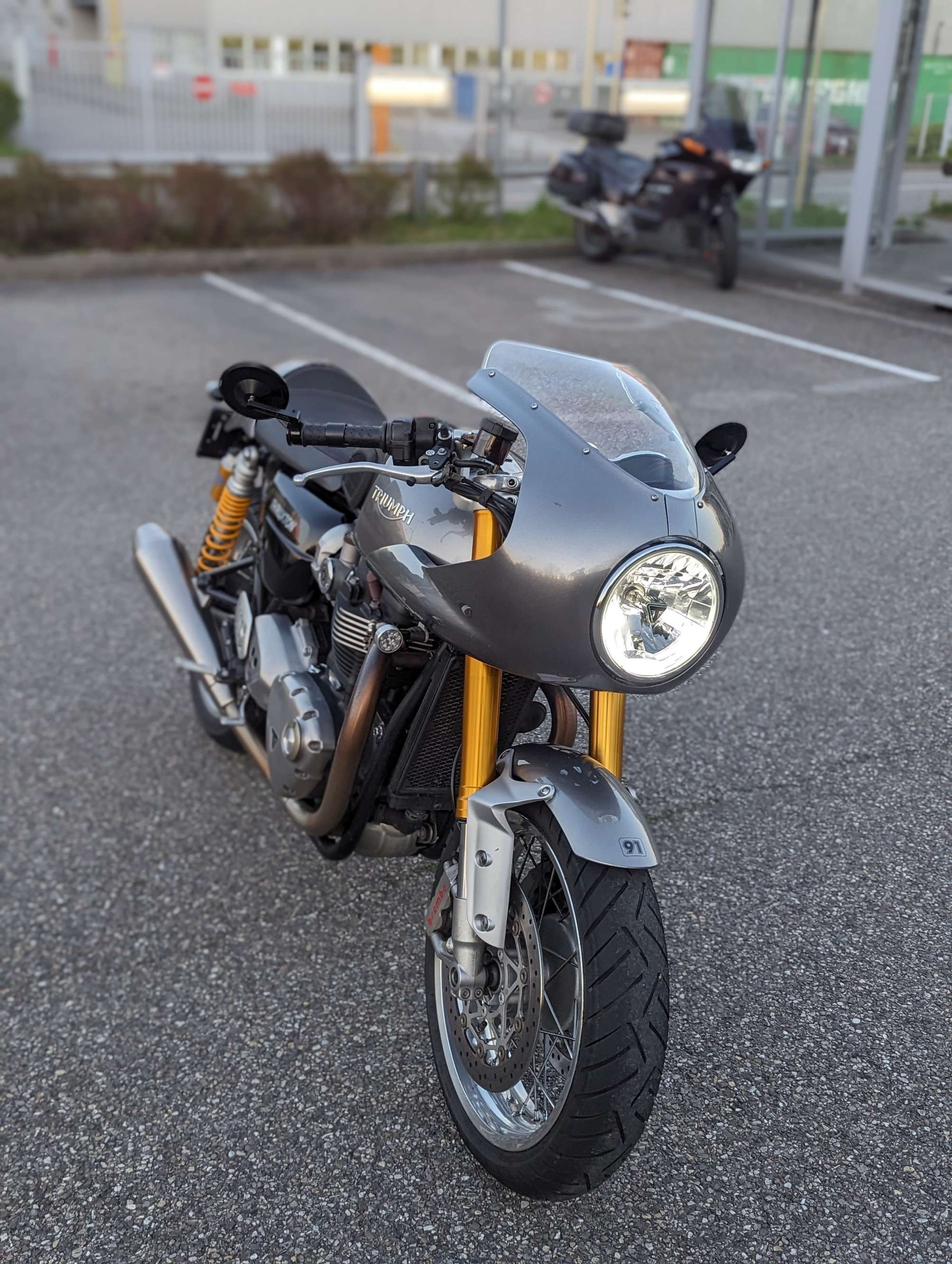 TRIUMPH Thruxton R 1200 i ABS-image-1