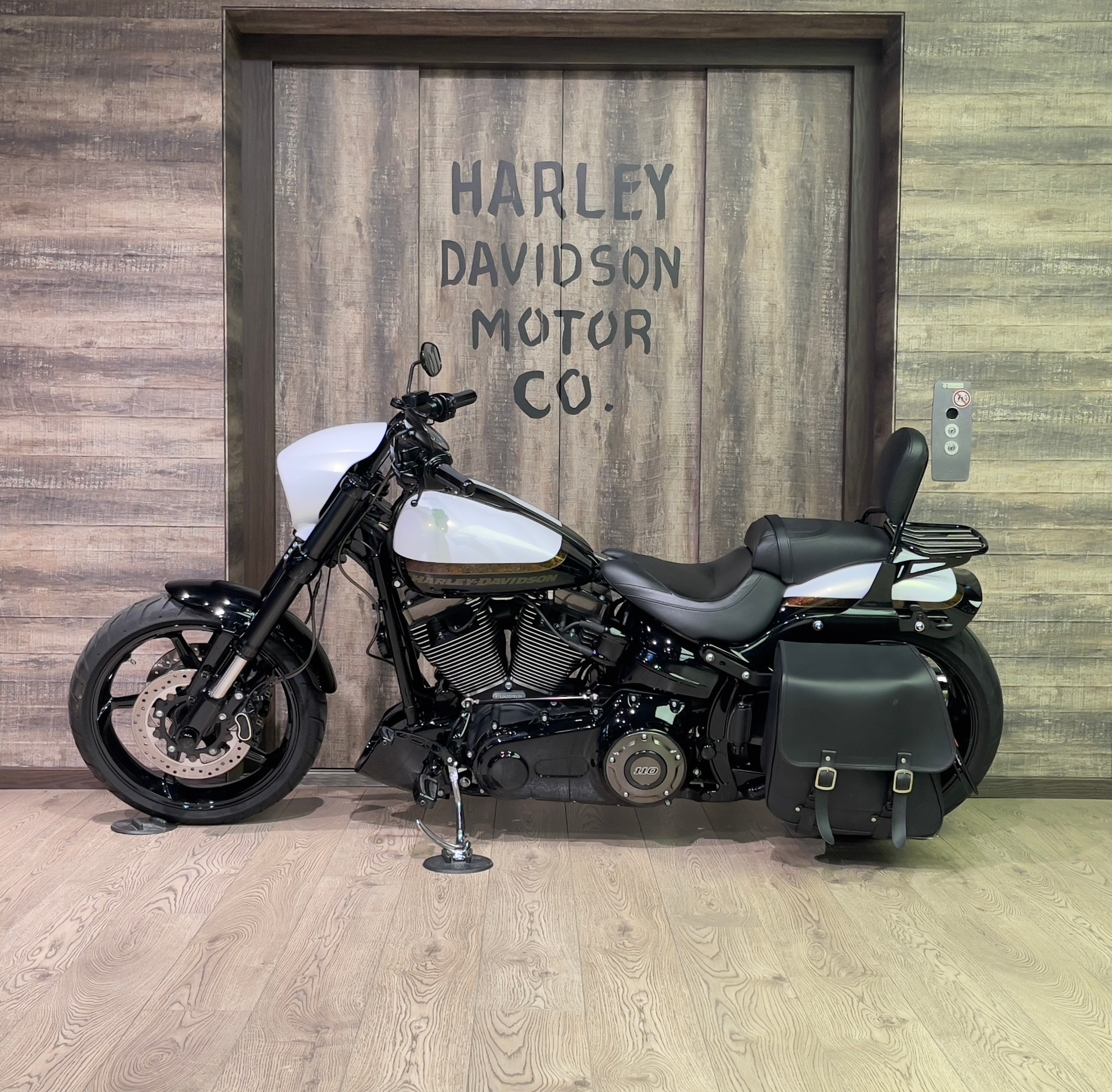 HARLEY-DAVIDSON FXSE Breakout Pro Street  CVO ABS-showroom-element-3