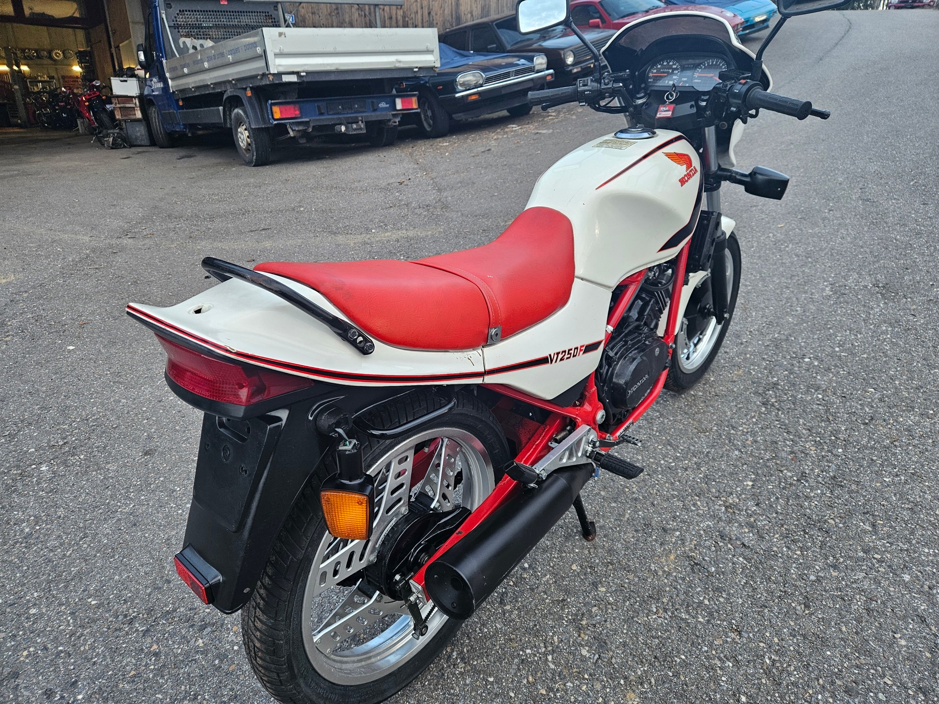 HONDA VT 250 F-image-3