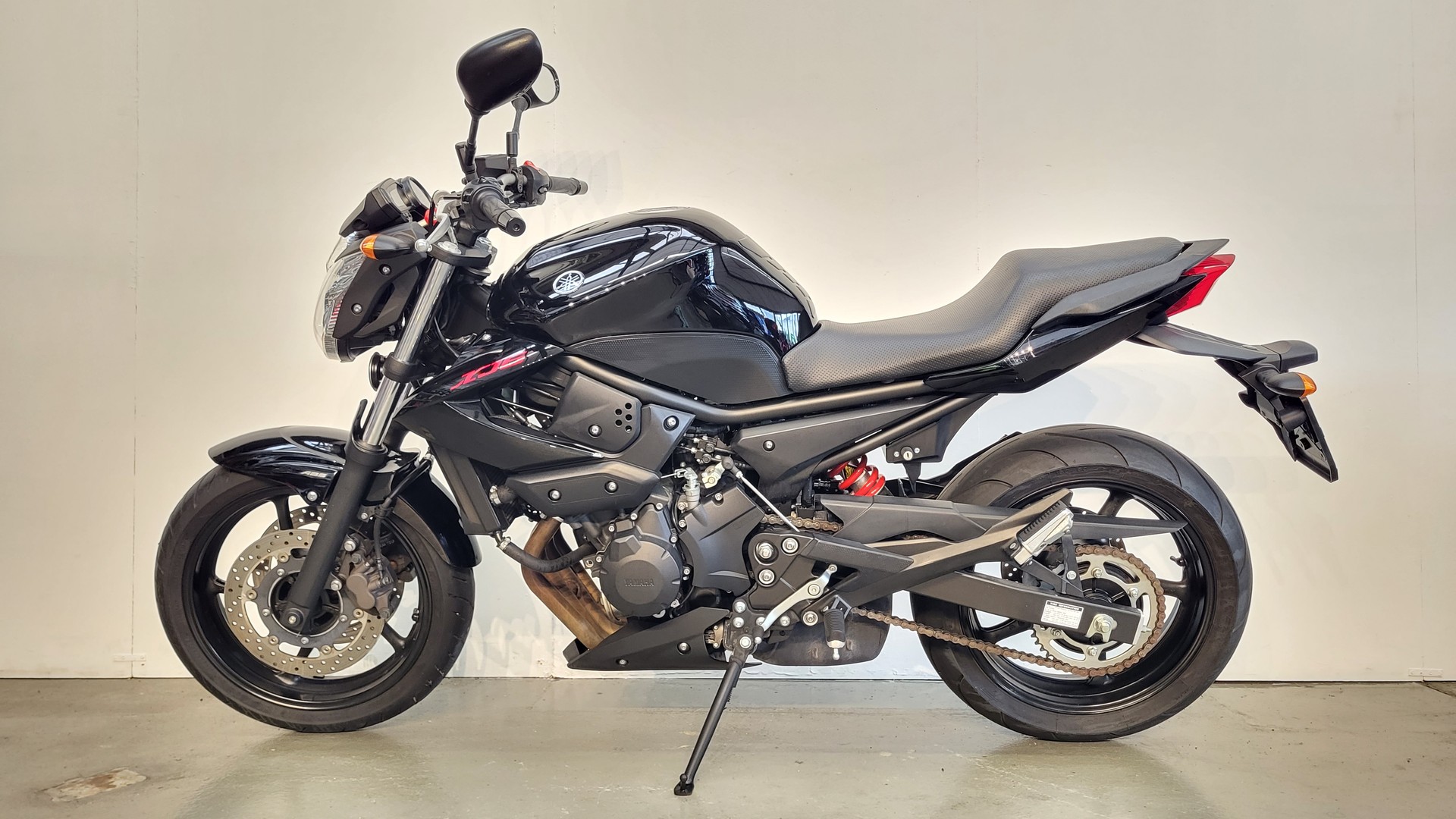 YAMAHA XJ 6 N ABS-showroom-element-1