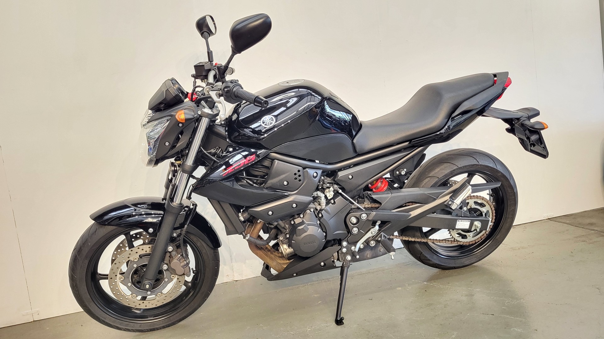 YAMAHA XJ 6 N ABS-showroom-element-3