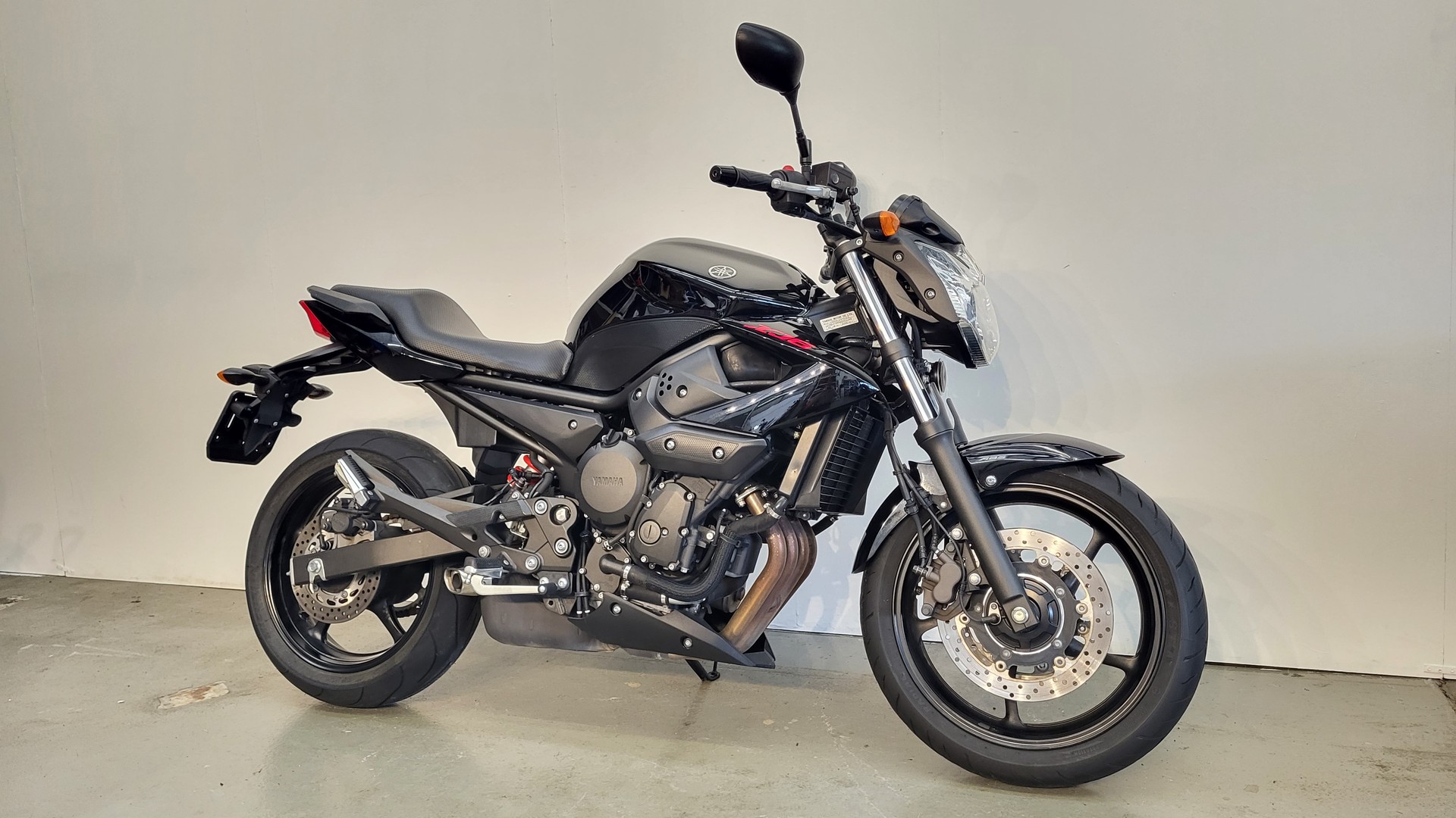 YAMAHA XJ 6 N ABS-showroom-element-2