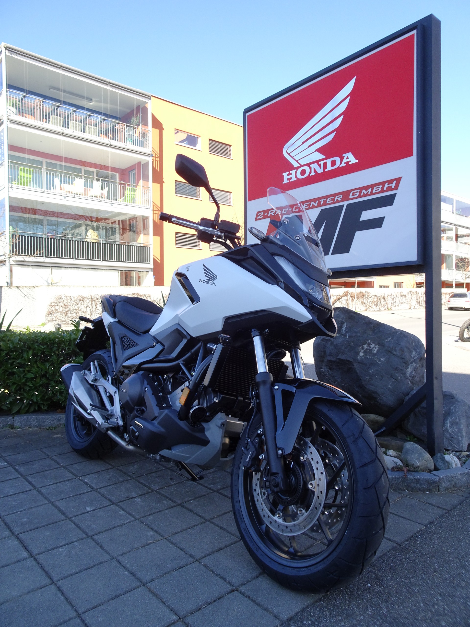 HONDA NC750X DCT-showroom-element-1