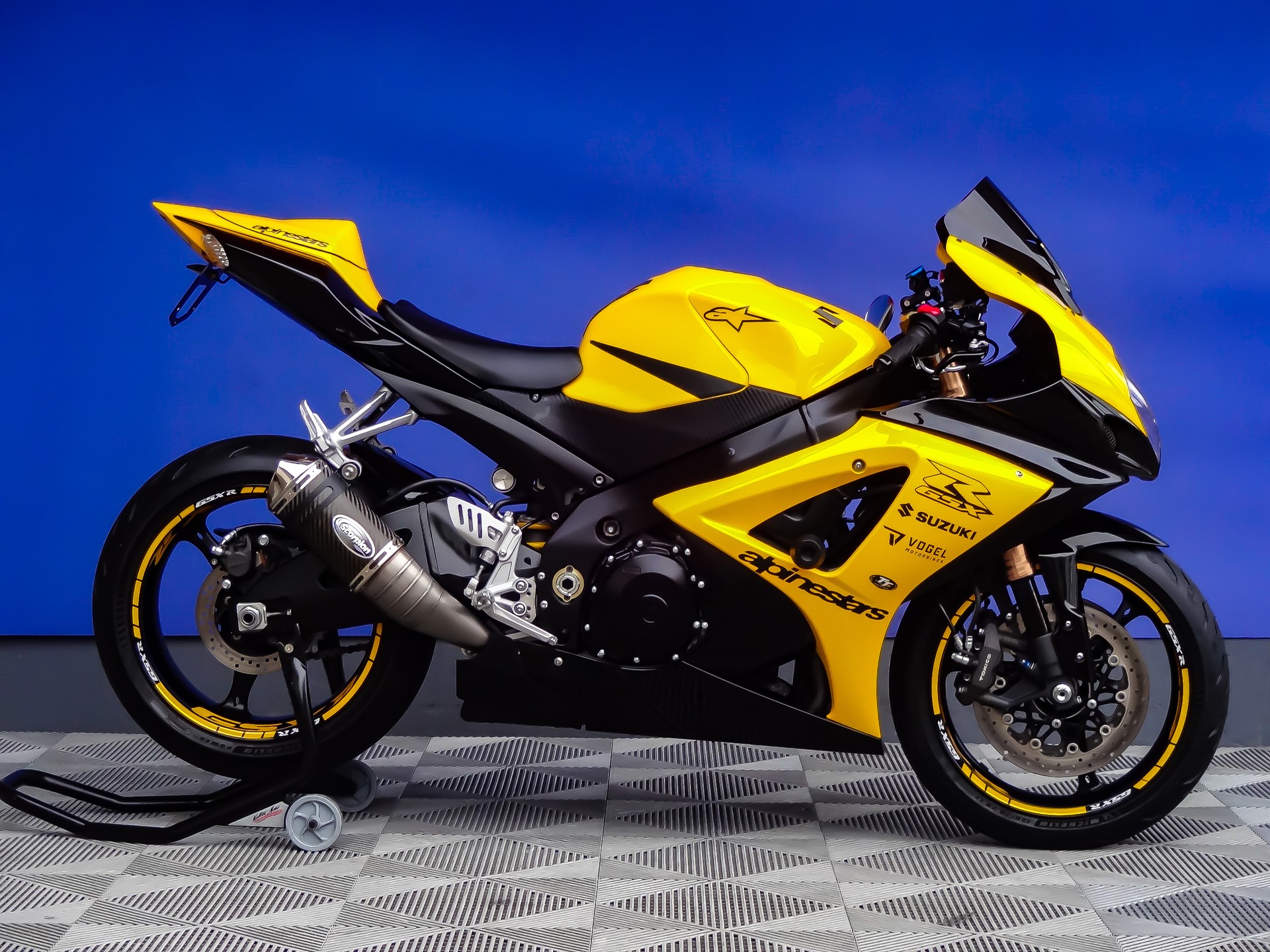 SUZUKI GSX-R 1000 K8
