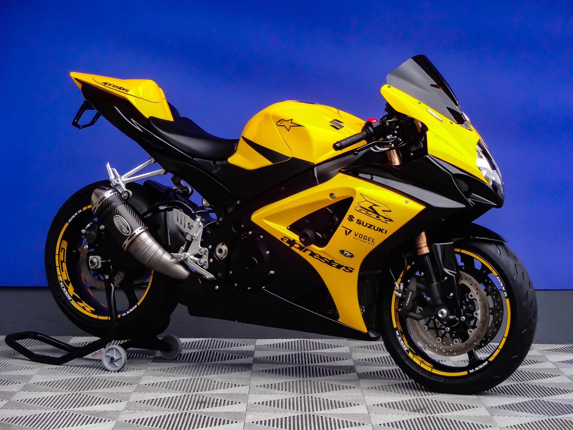 SUZUKI GSX-R 1000 K8-showroom-element-1