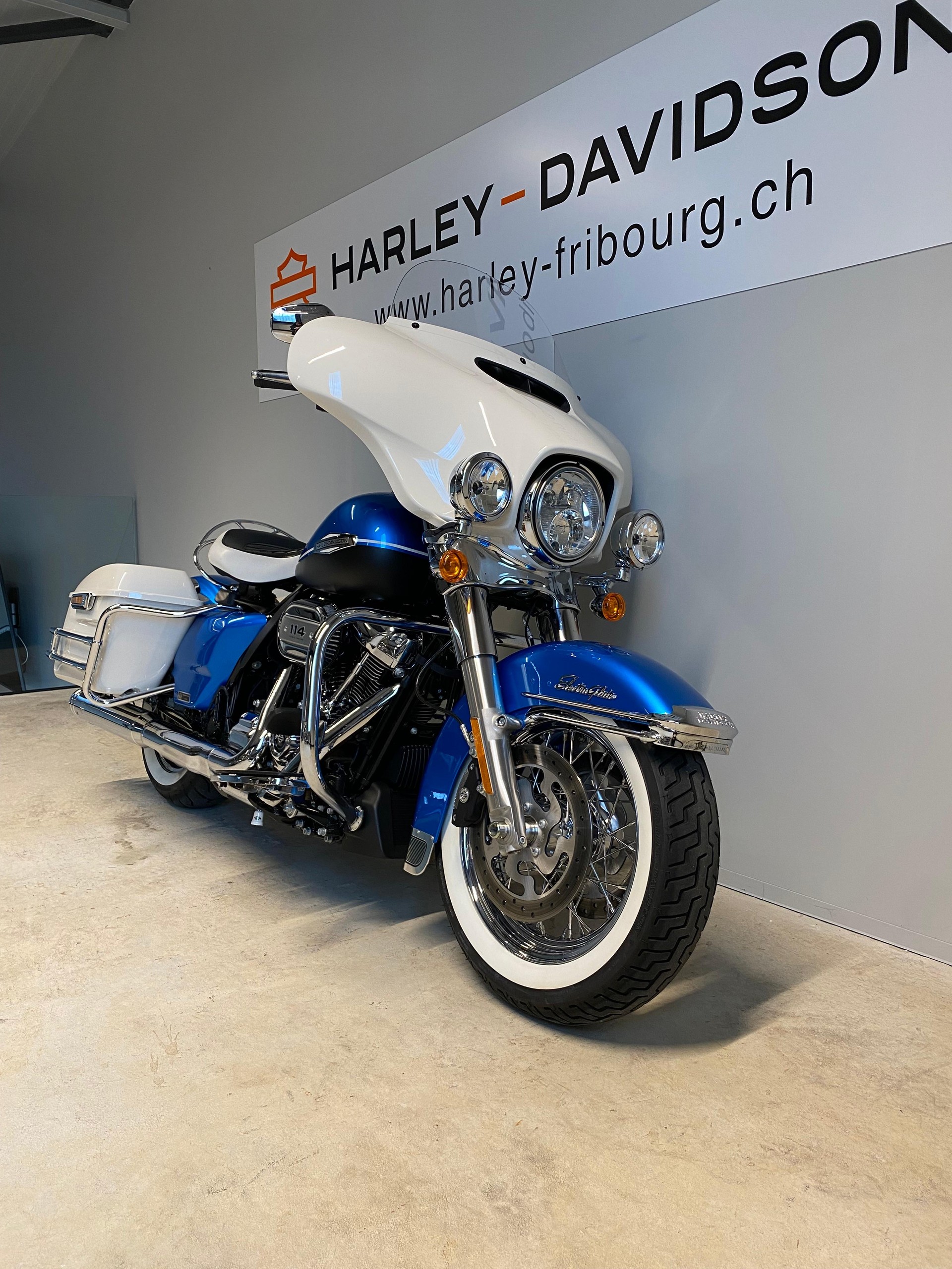 HARLEY-DAVIDSON FLH Electra Glide Revial 114-showroom-element-1