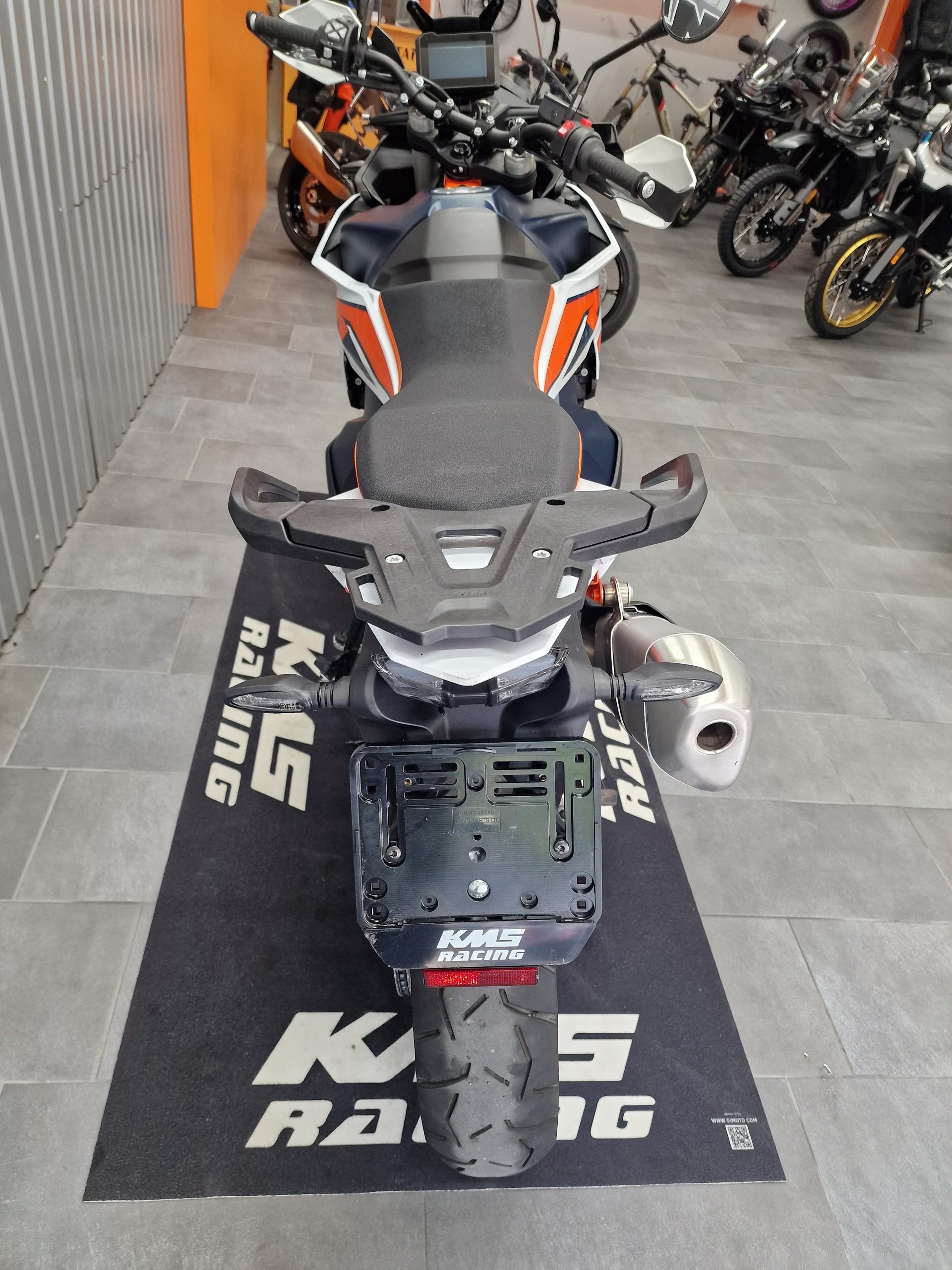 KTM 890 Adventure-showroom-element-1