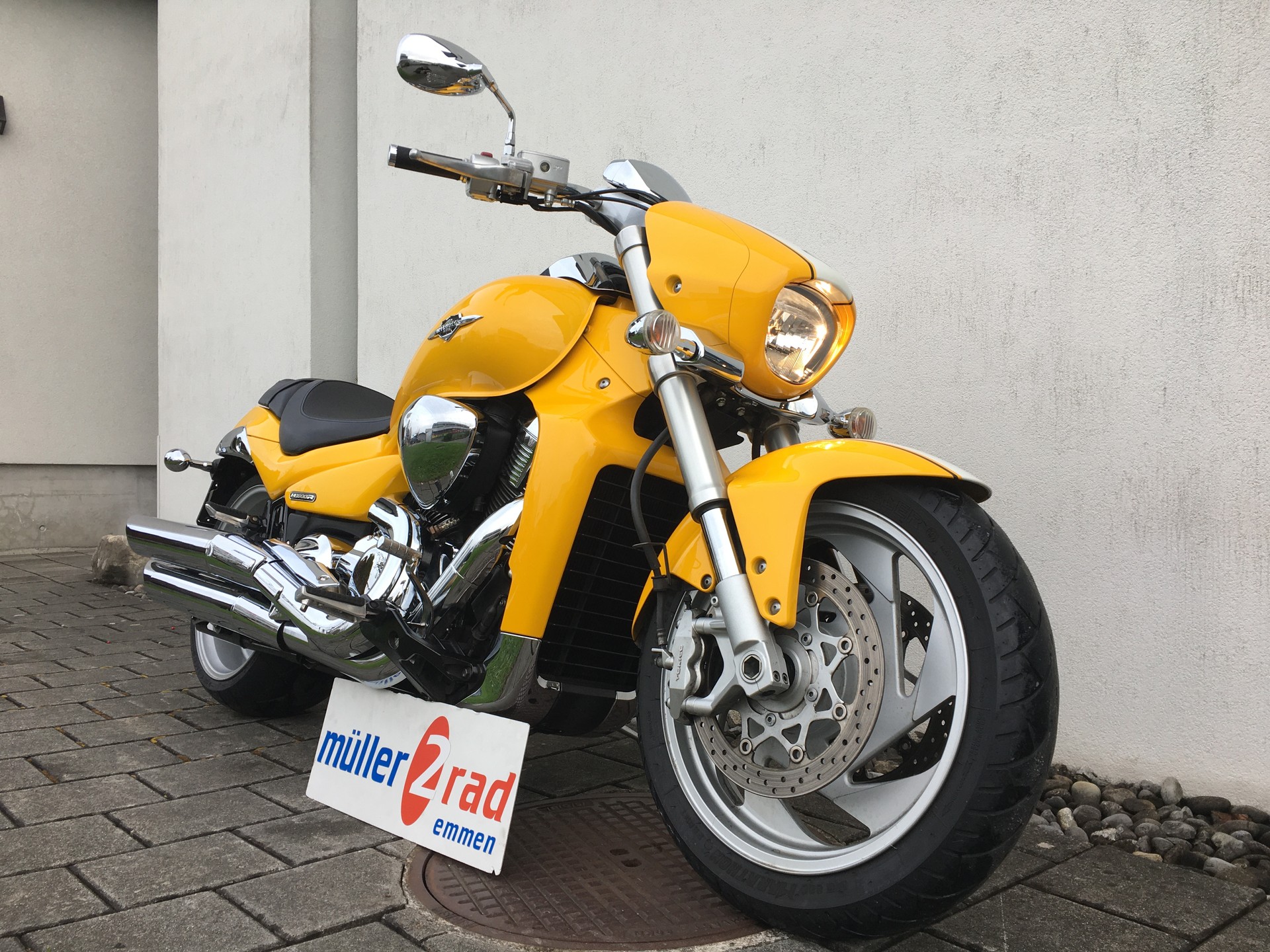 SUZUKI M 1800 R K7