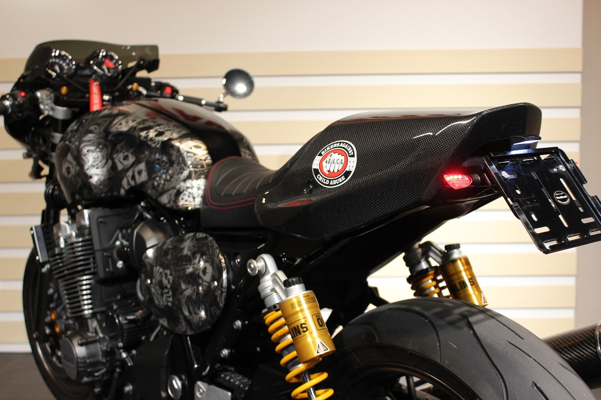 YAMAHA XJR 1300 Racer-showroom-element-2