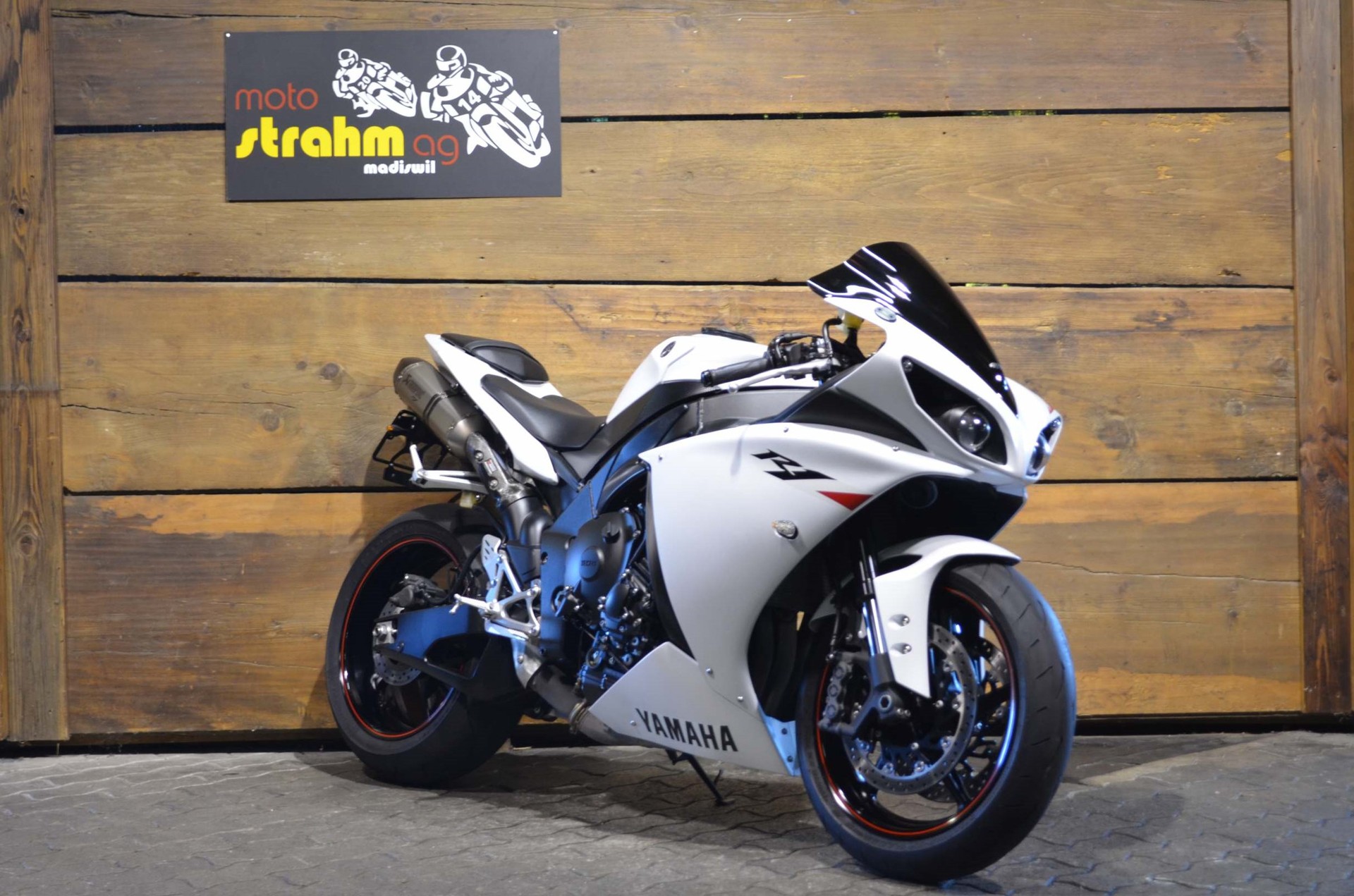 YAMAHA YZF-R1
