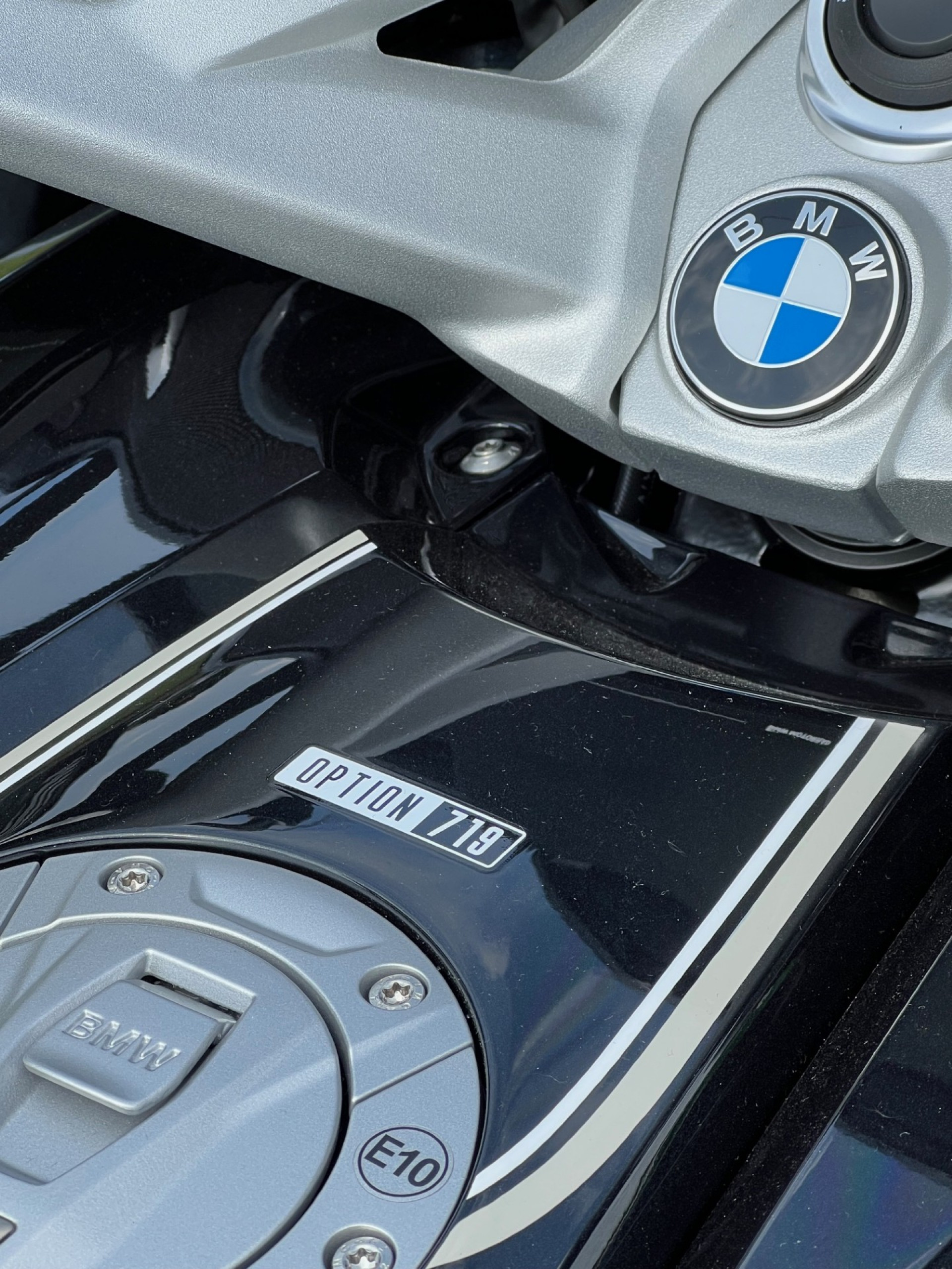BMW K 1600 GT Option 719 Meteoric Dust 2 metallic-image-6