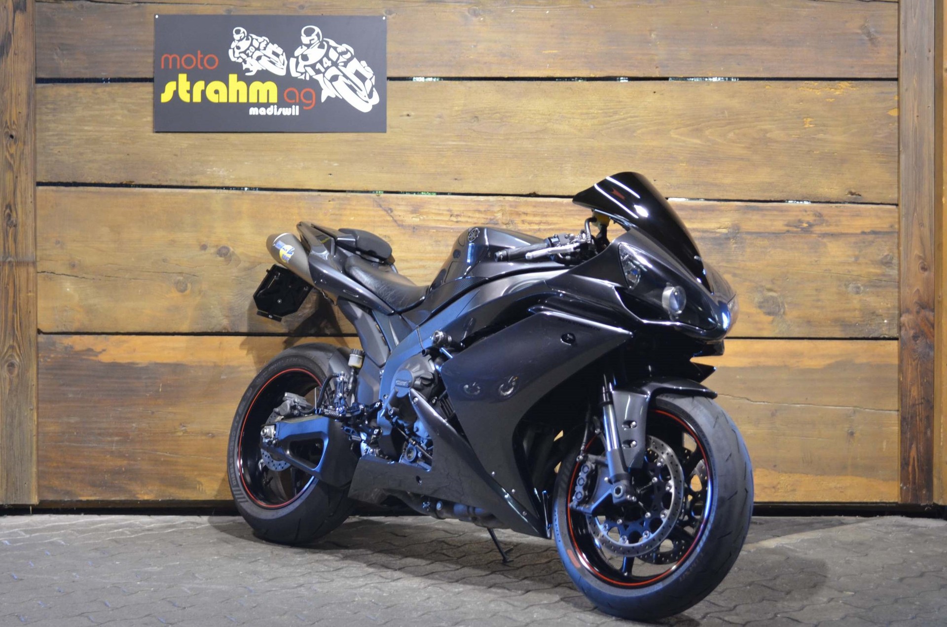 YAMAHA YZF-R1