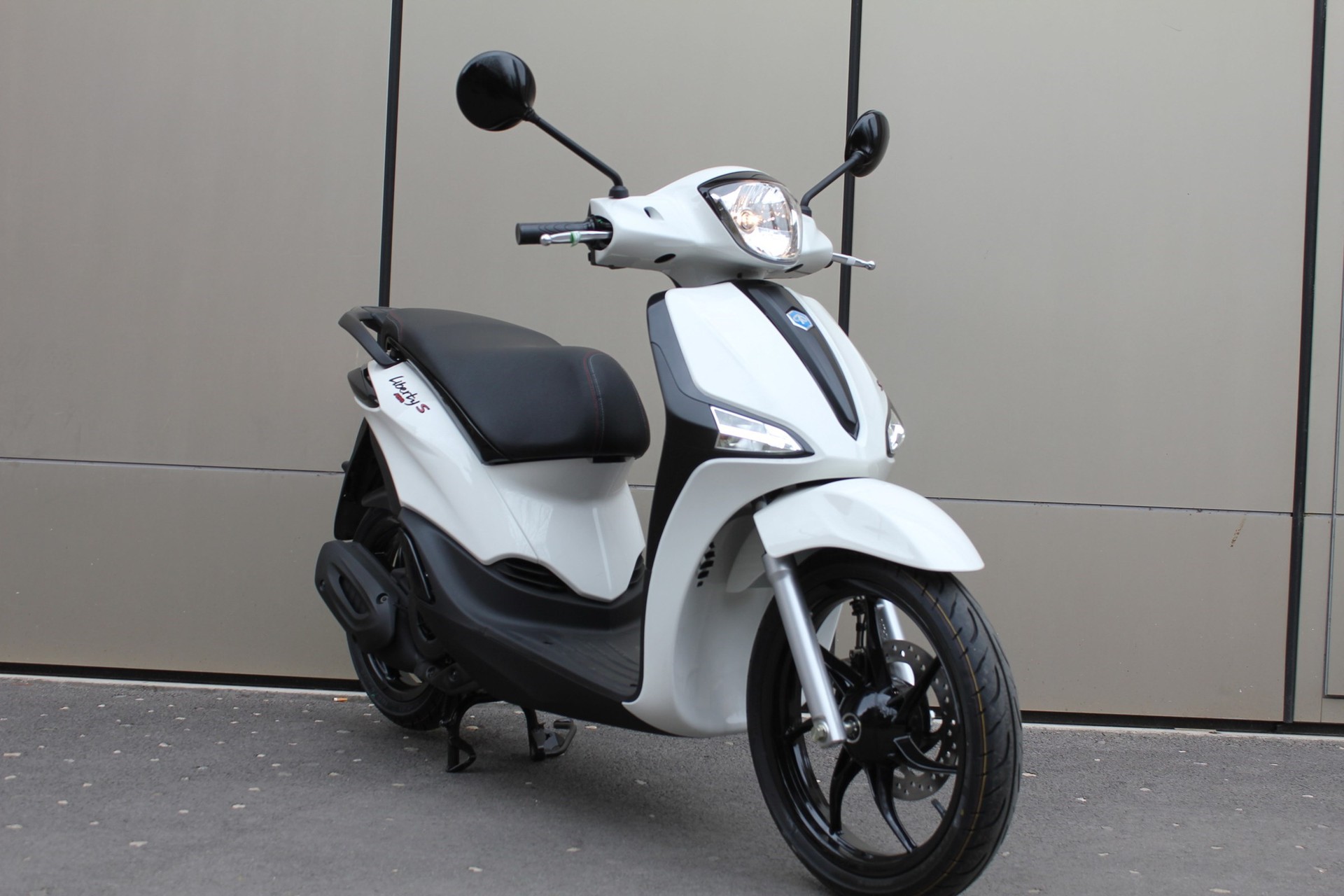 PIAGGIO Liberty 125 Sport-showroom-element-1