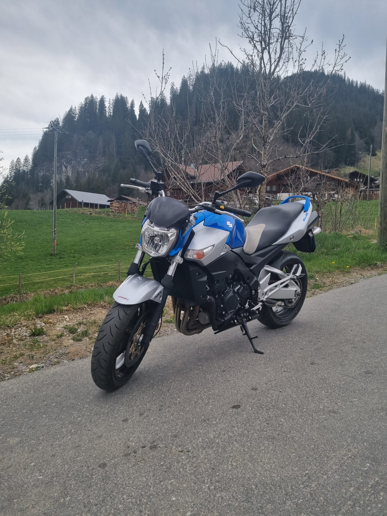 SUZUKI GSR 600-image-1