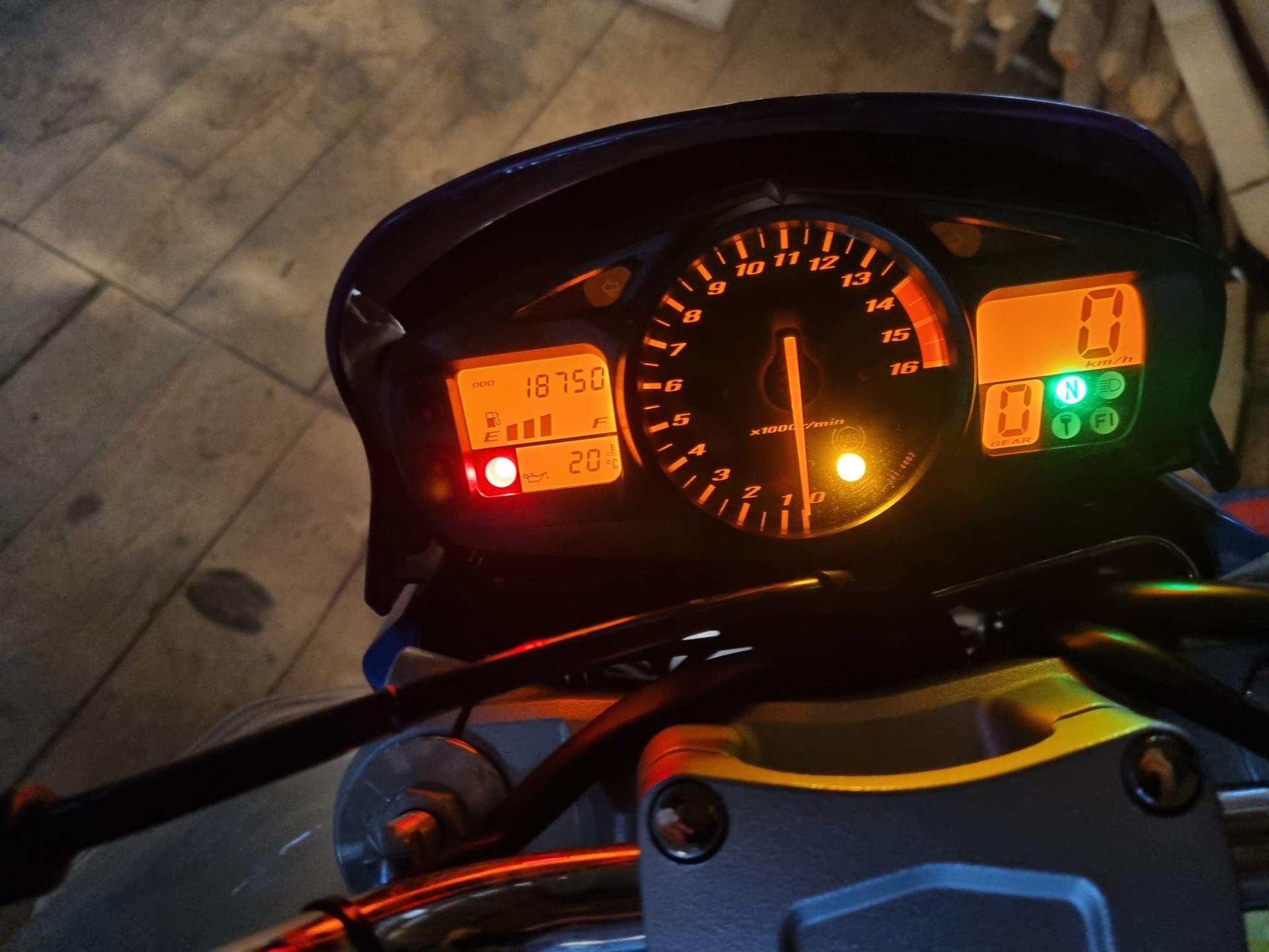 SUZUKI GSR 600-image-7