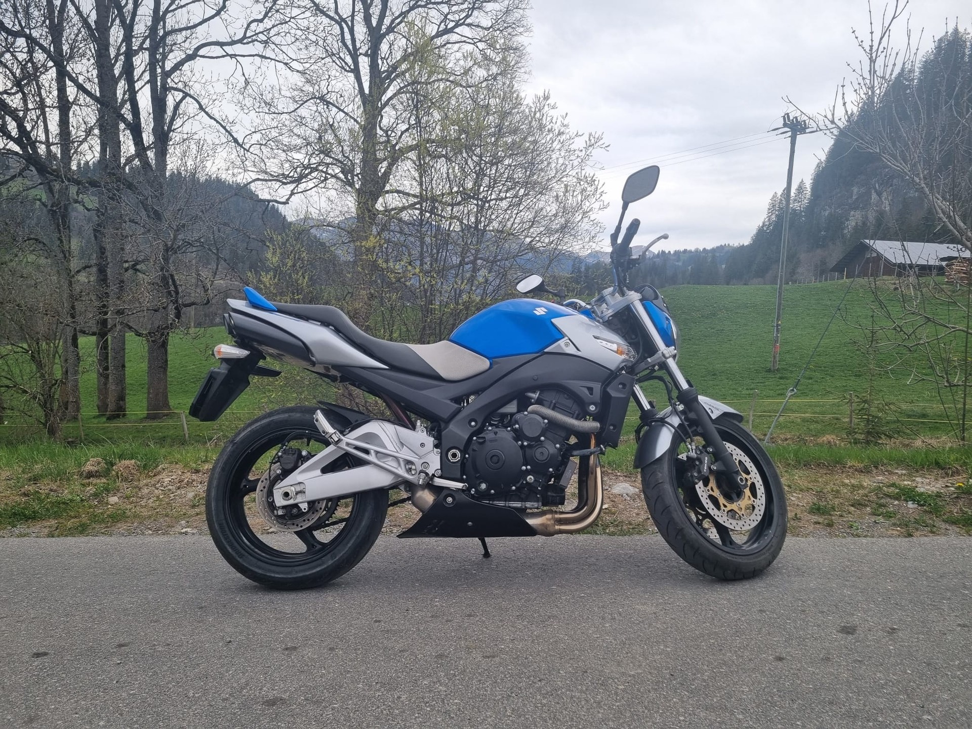 SUZUKI GSR 600-image-2