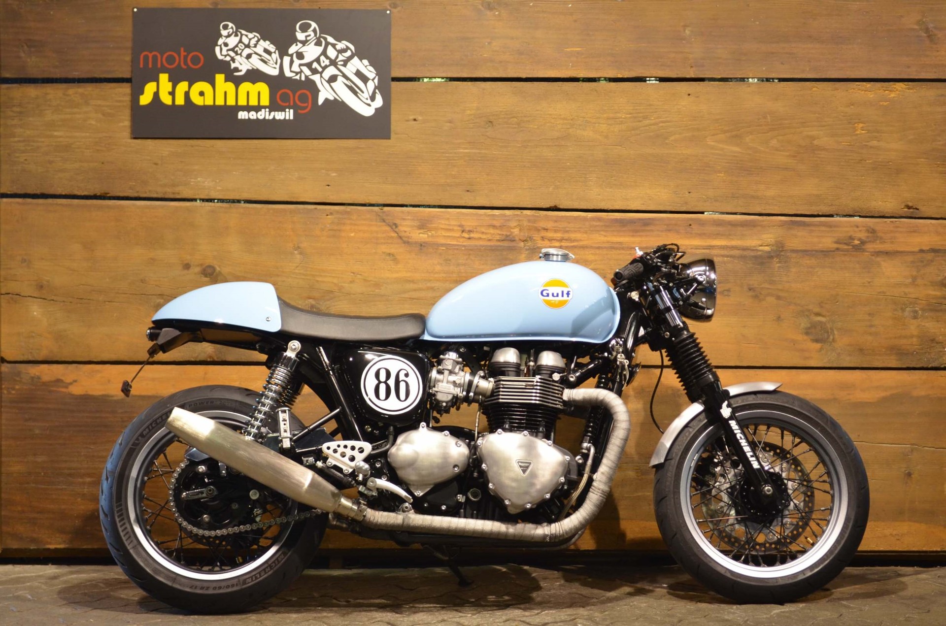 TRIUMPH Thruxton 900i-showroom-element-1