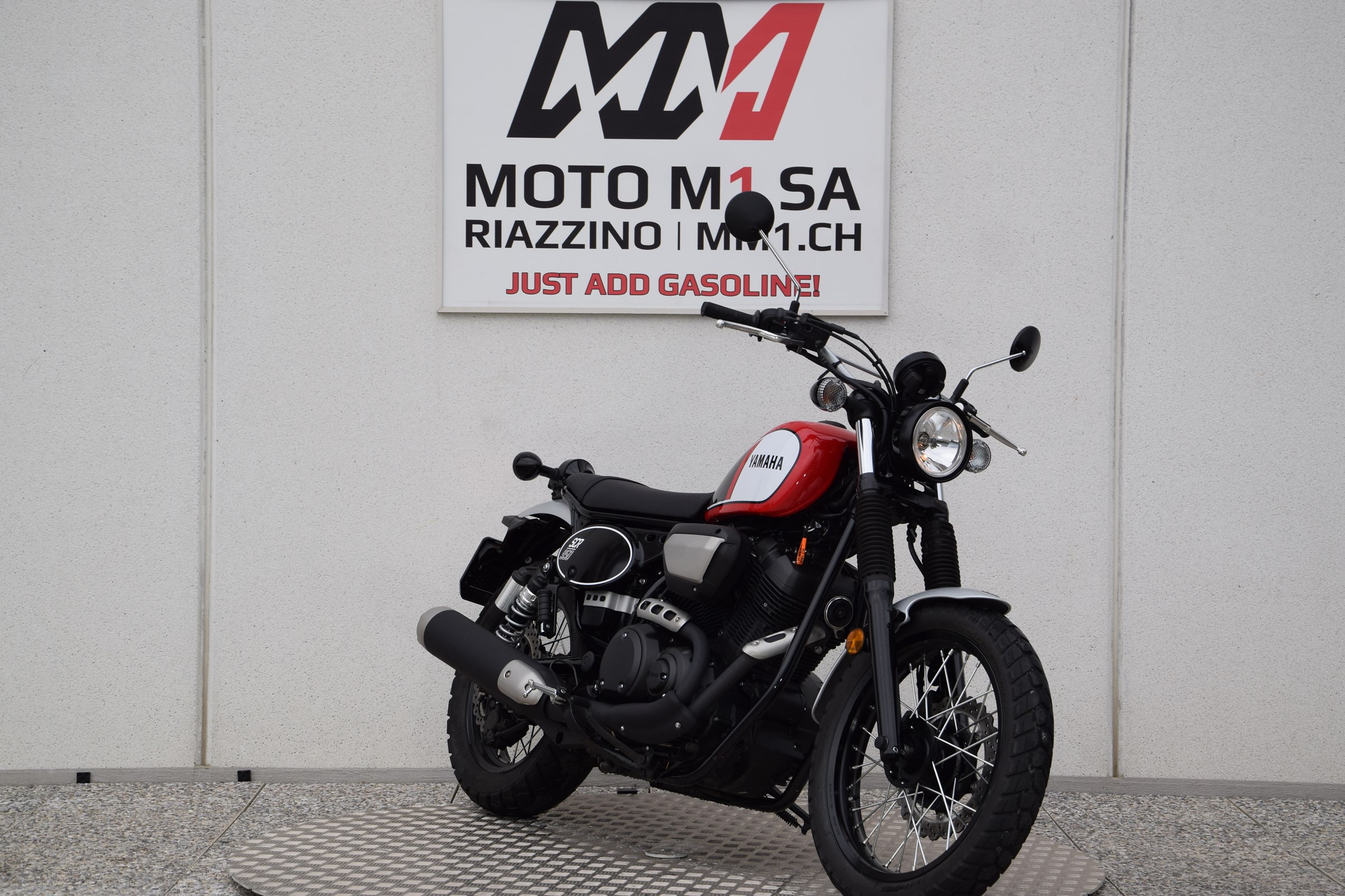 YAMAHA SCR 950 ABS-showroom-element-2