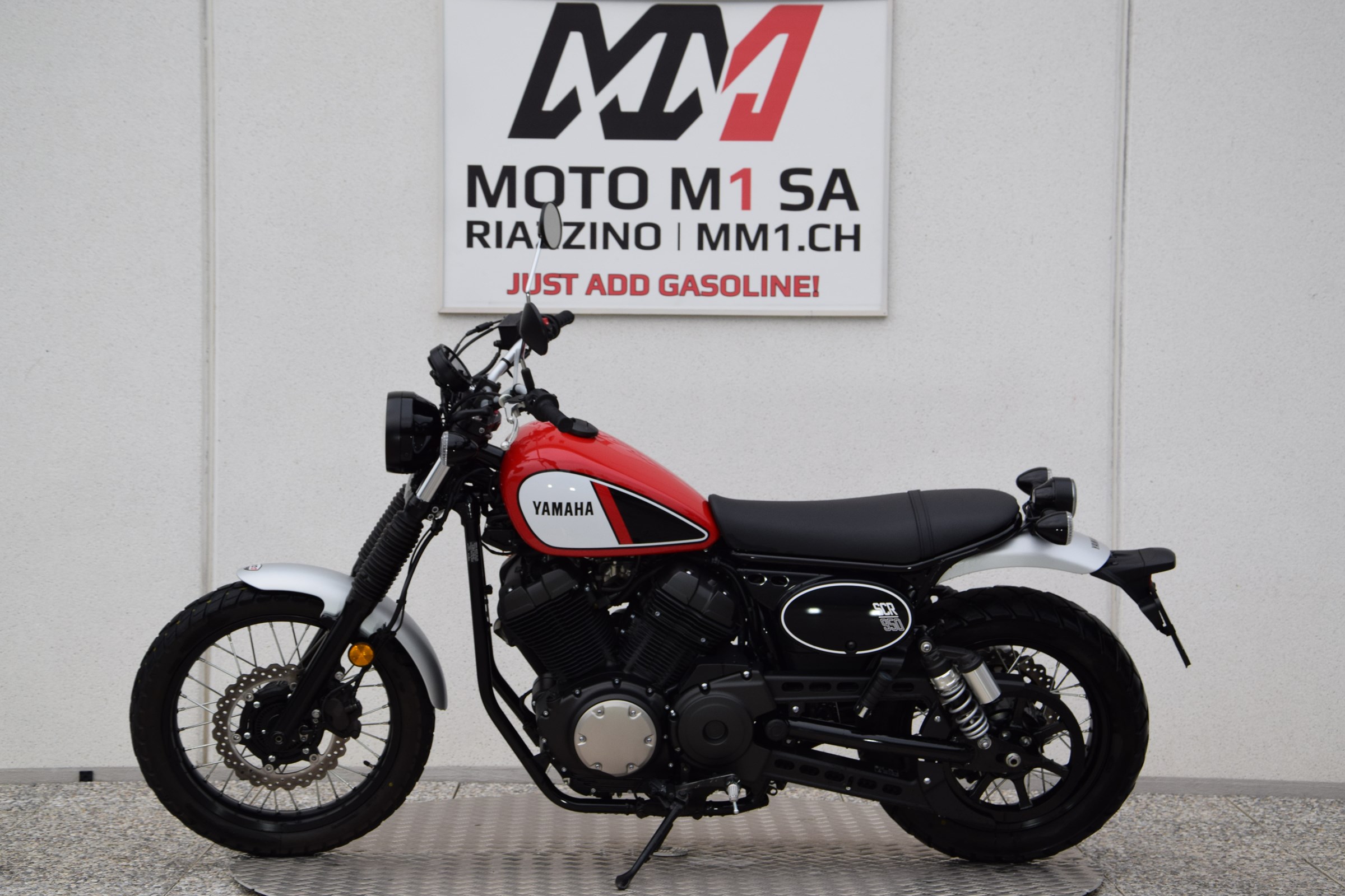 YAMAHA SCR 950 ABS-showroom-element-1