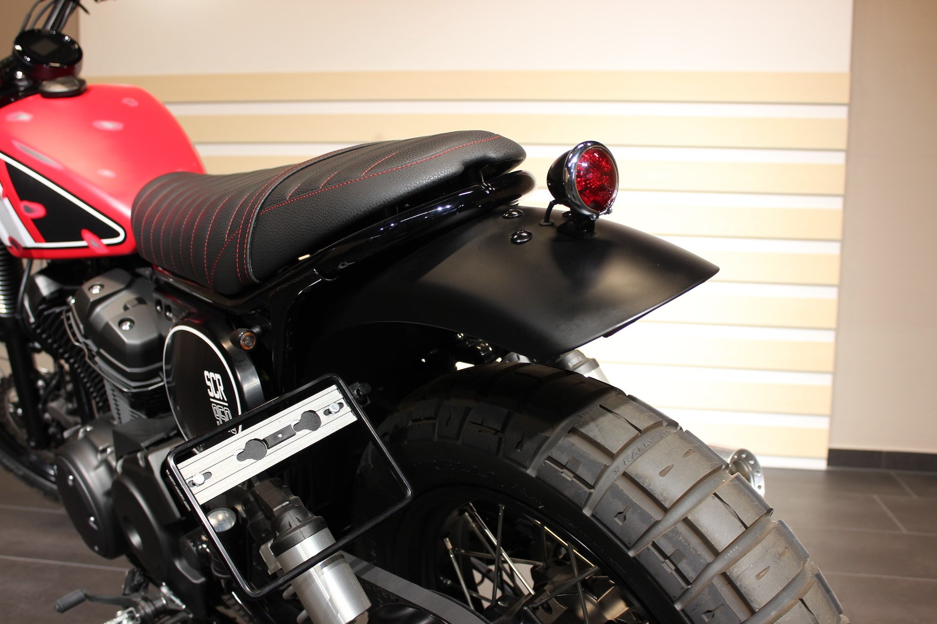 YAMAHA SCR 950 Spezial "Vintage" rot-showroom-element-3