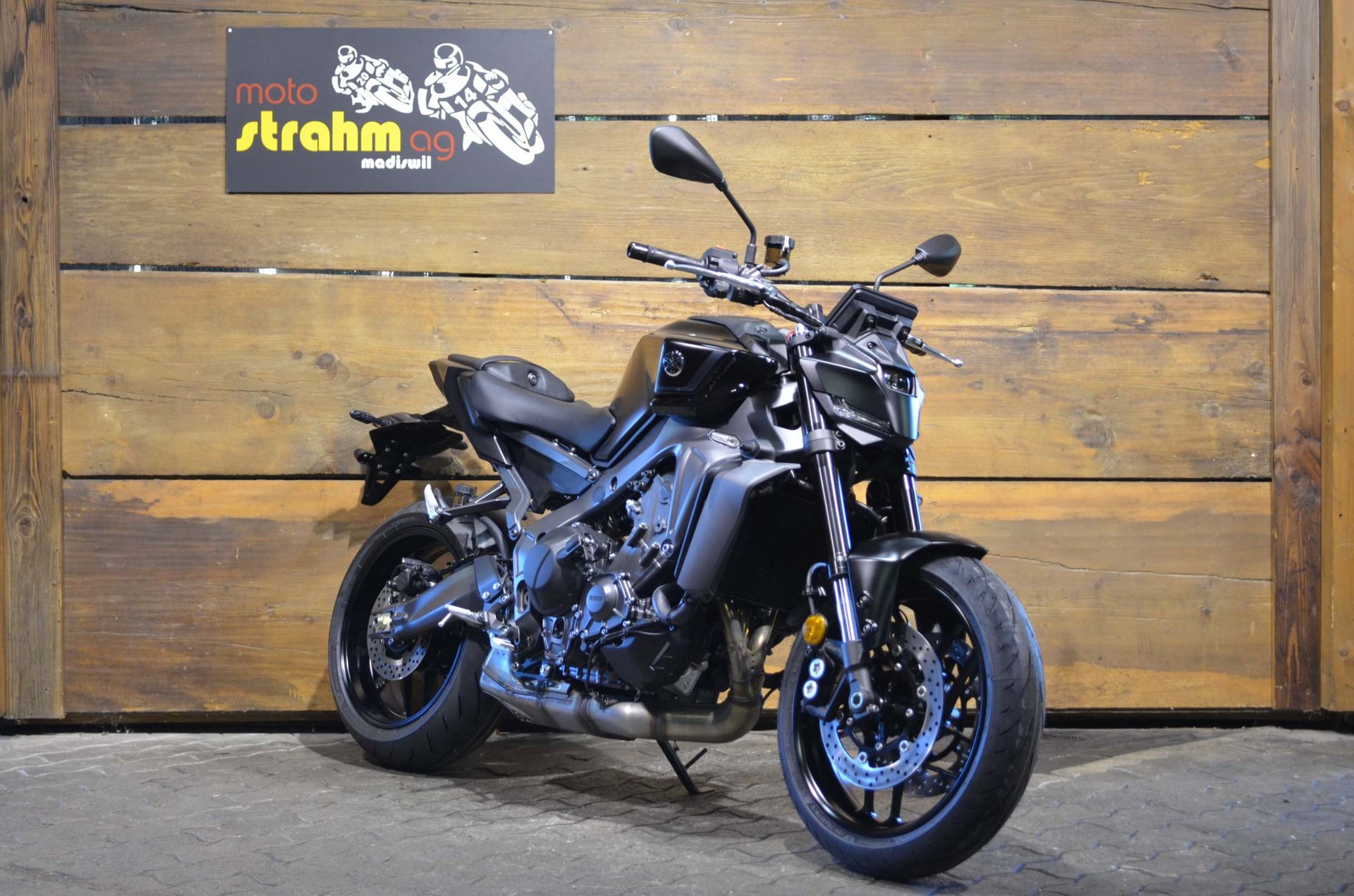 YAMAHA MT-09