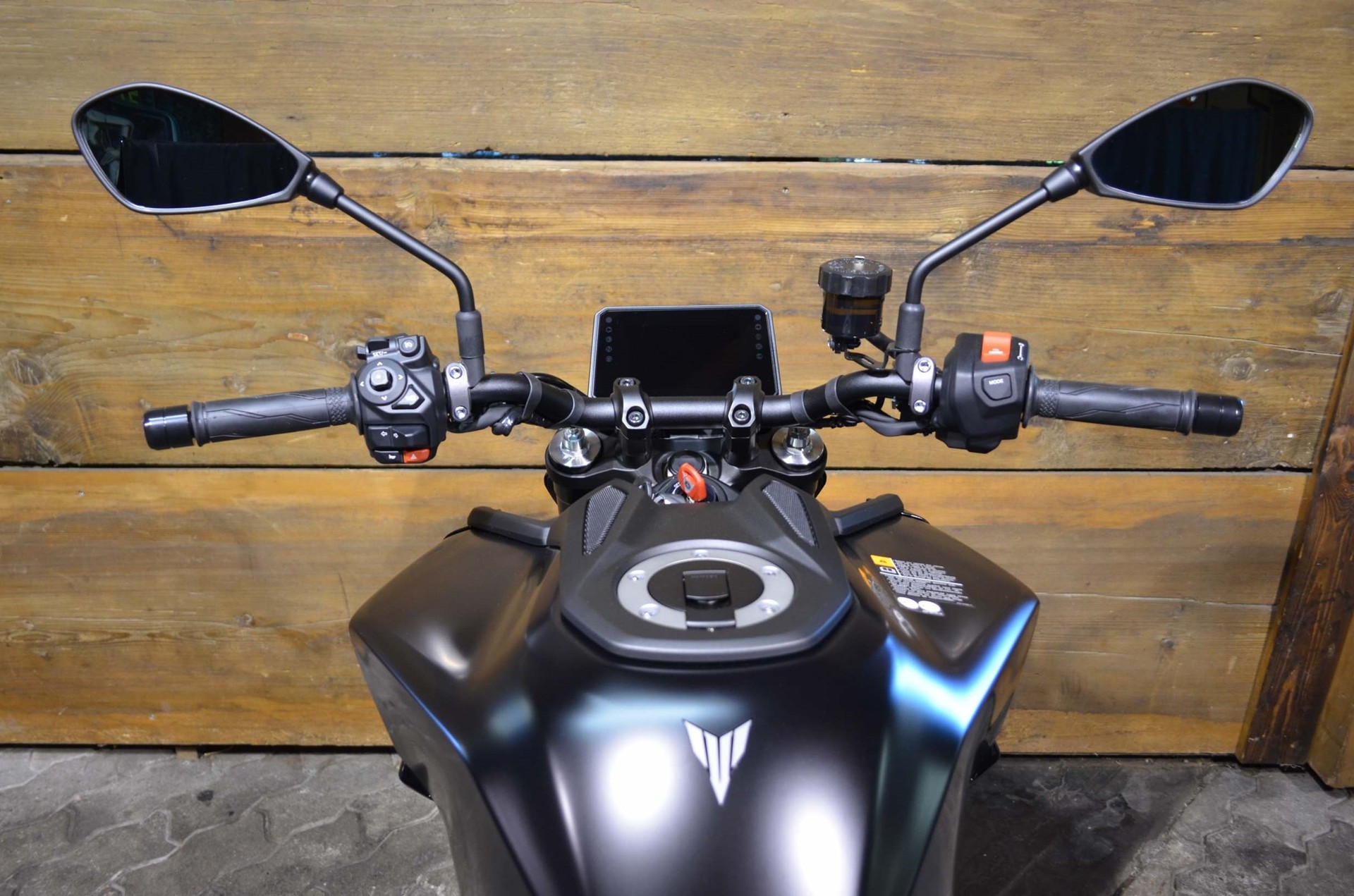 YAMAHA MT-09-showroom-element-2