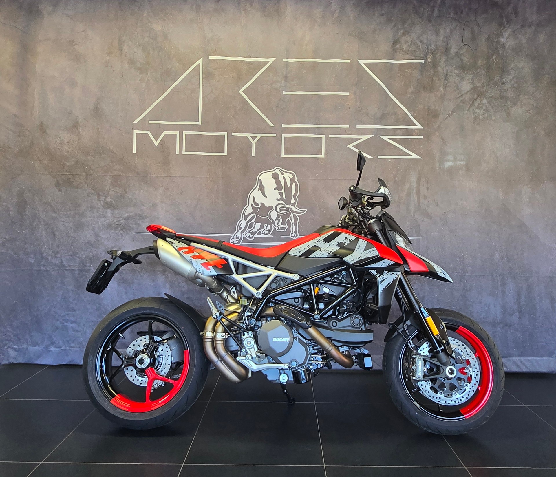 DUCATI Hypermotard 950 RVE (35kW) // LEASING 1,99% ARES MOTORS