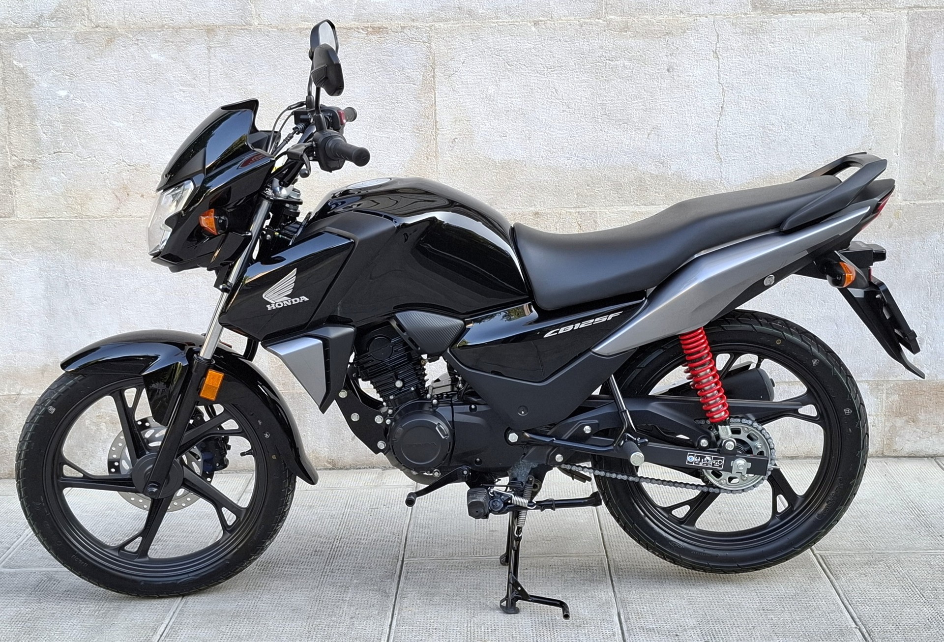HONDA CBF 125 M-showroom-element-2