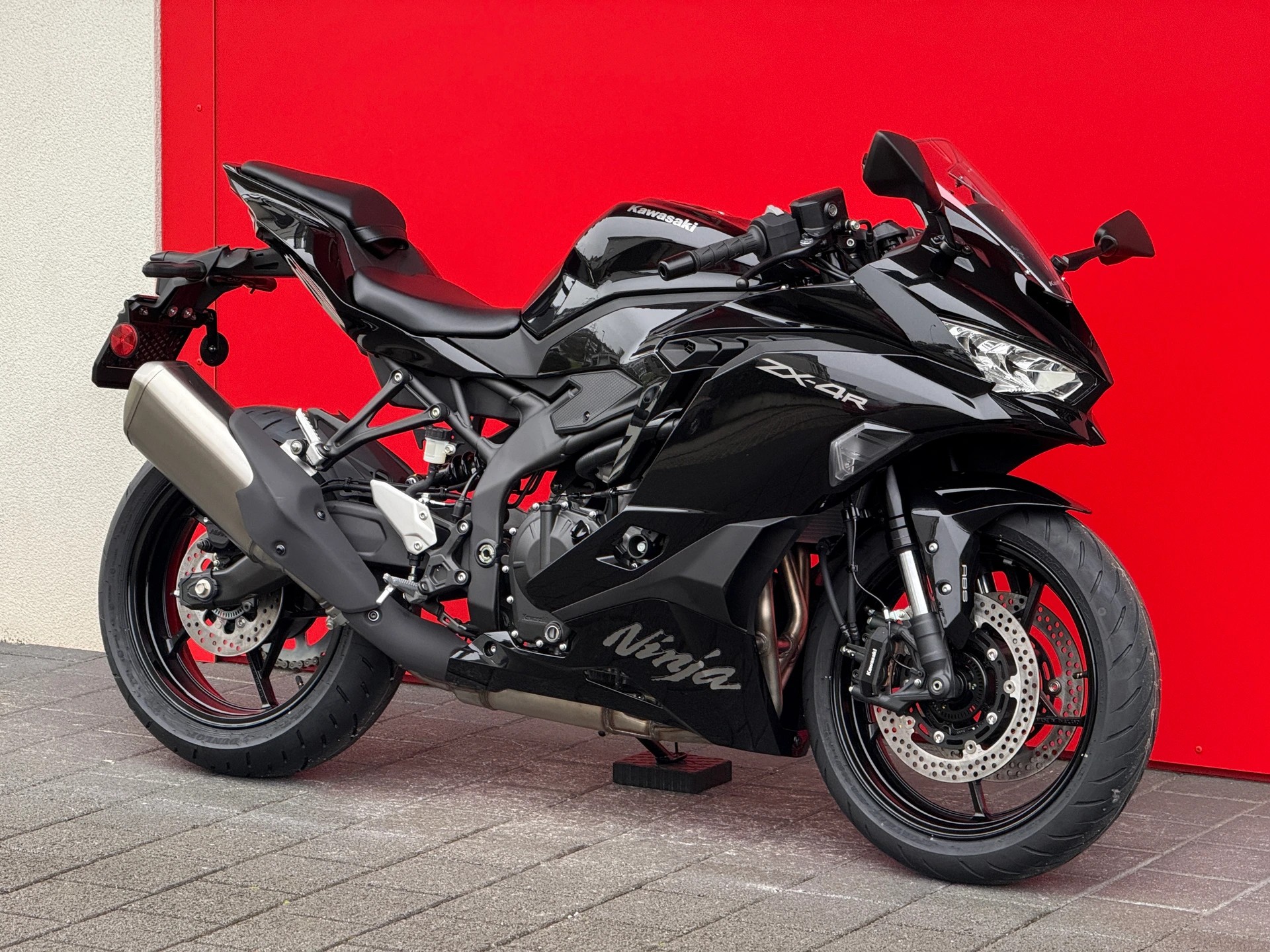 KAWASAKI Ninja ZX-4R-showroom-element-3