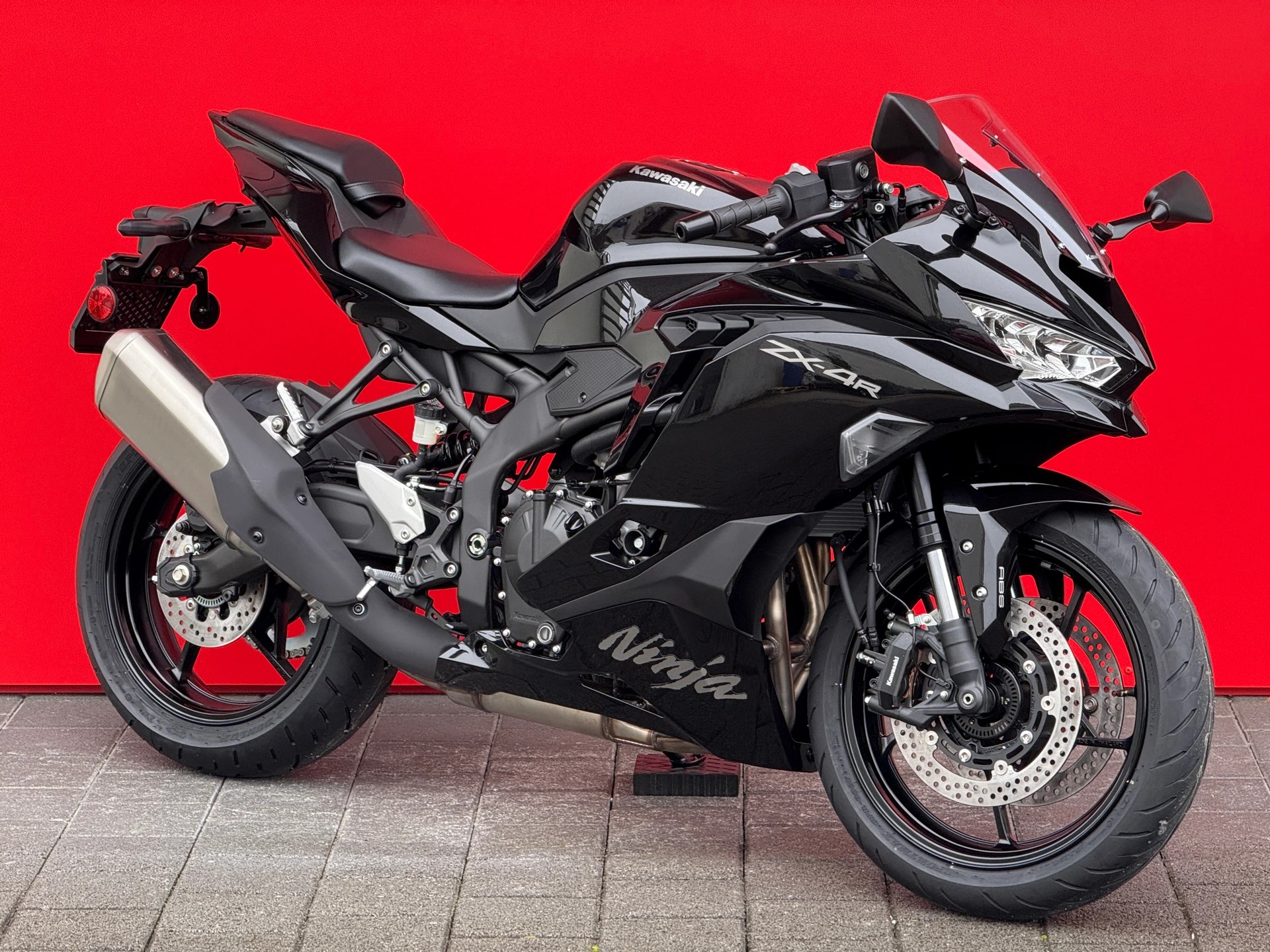 KAWASAKI Ninja ZX-4R-showroom-element-1