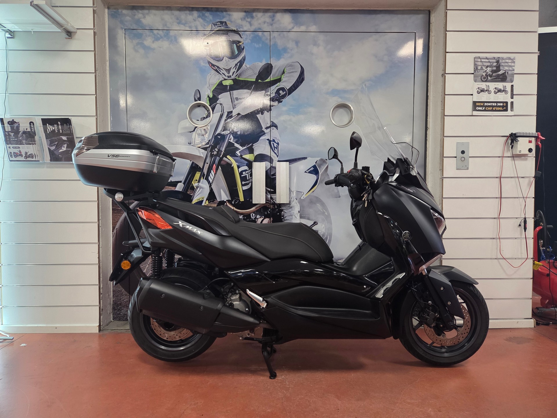 YAMAHA X-Max 300 Iron Max ABS-showroom-element-2