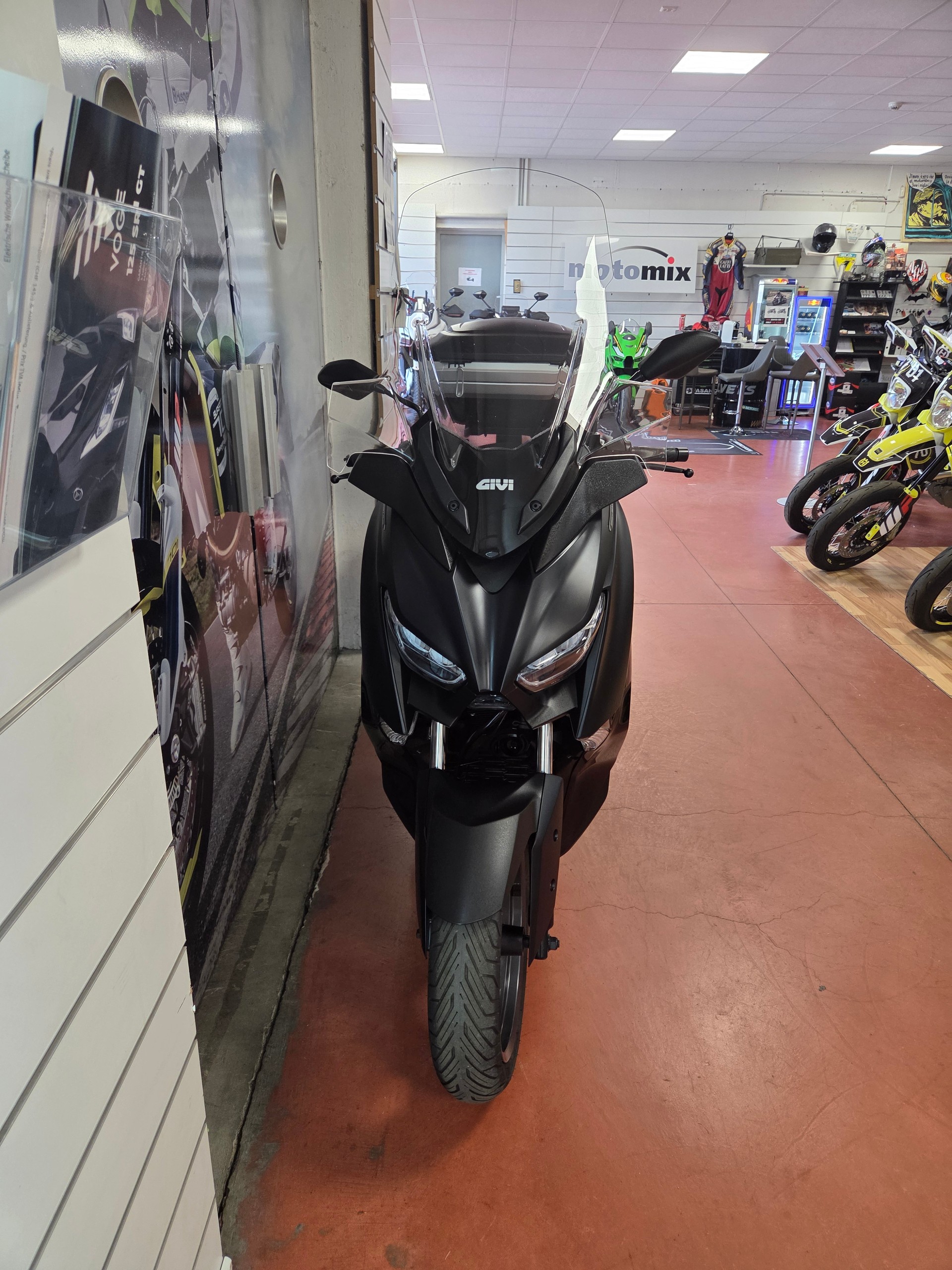 YAMAHA X-Max 300 Iron Max ABS-showroom-element-1