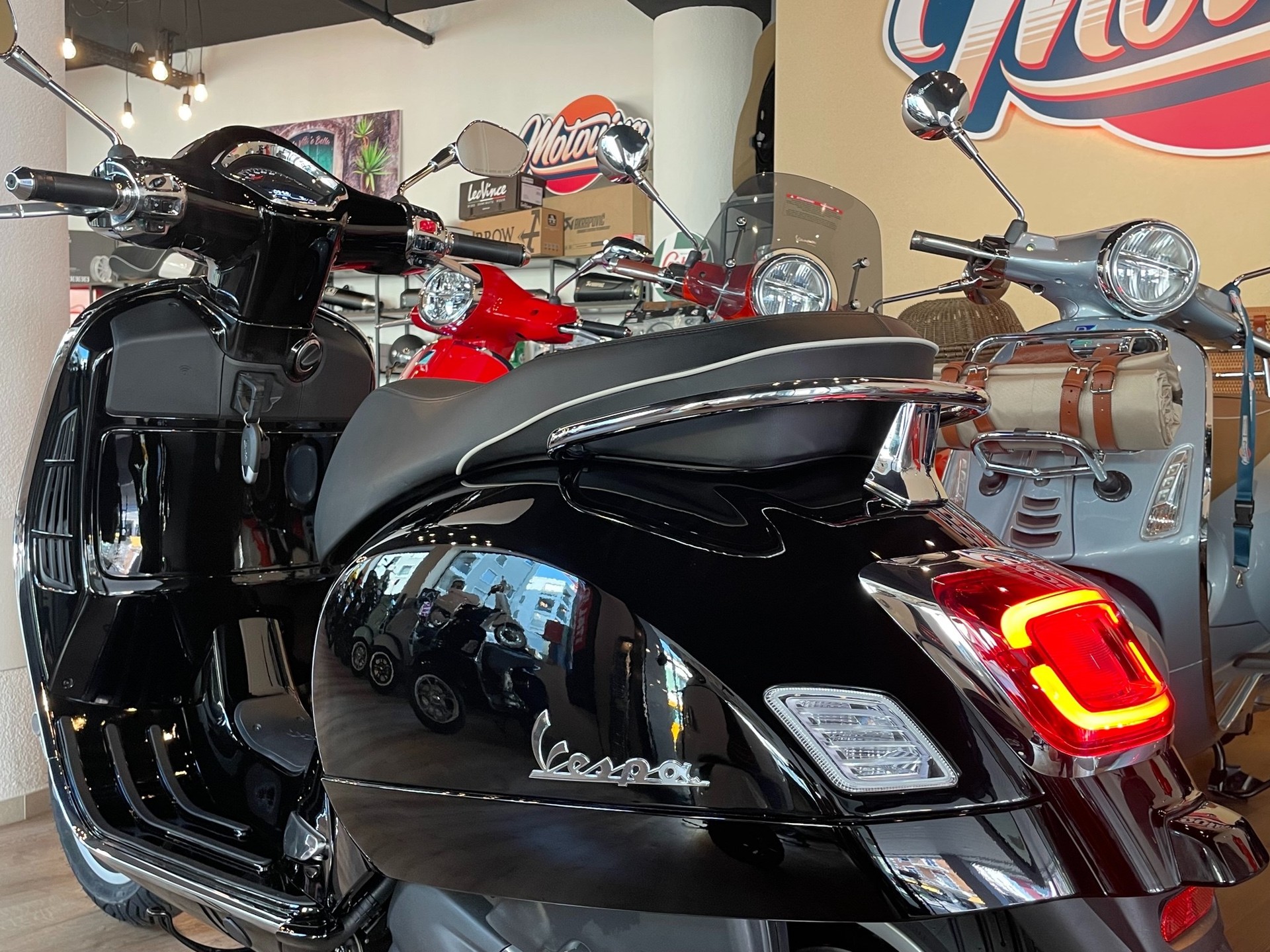 PIAGGIO Vespa GTS 300 Super ABS-showroom-element-2