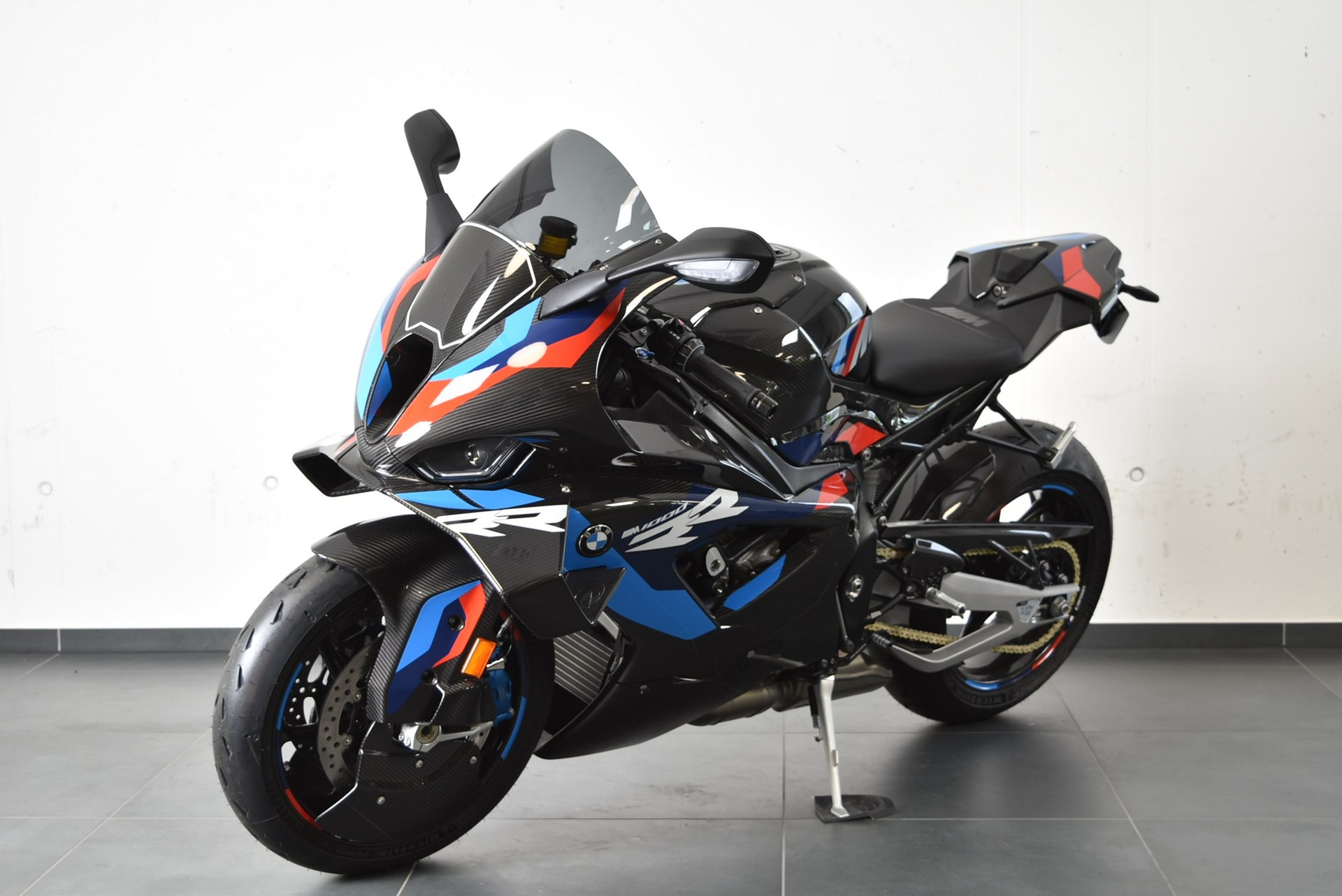 BMW M 1000 RR-showroom-element-1