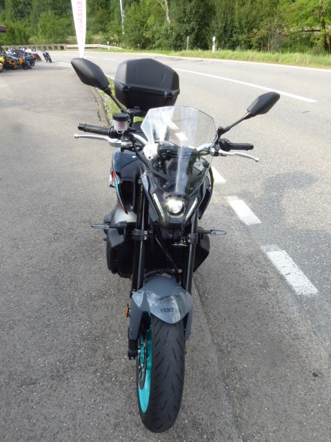 YAMAHA MT-09-showroom-element-1