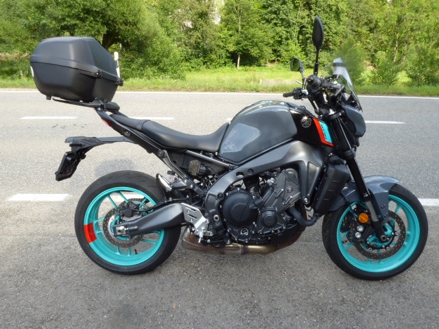YAMAHA MT-09