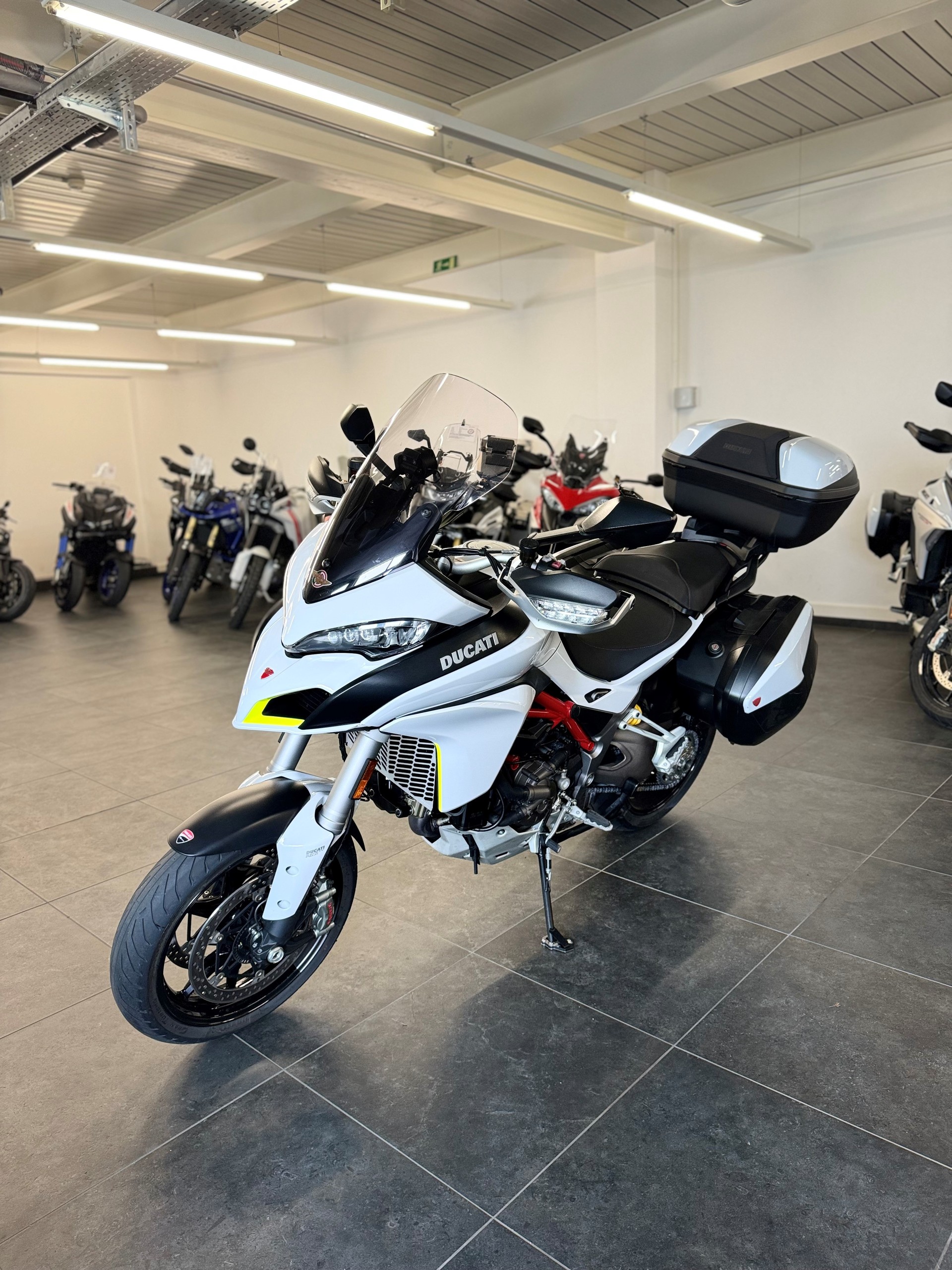 DUCATI Multistrada 1200-showroom-element-1