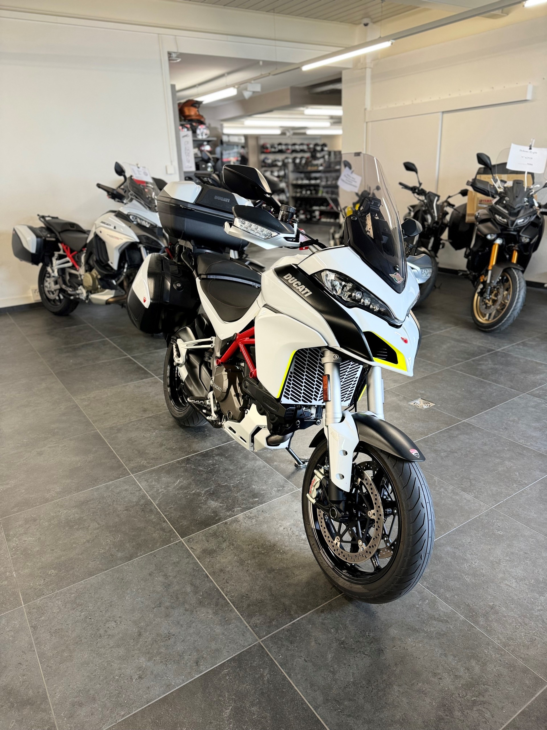 DUCATI Multistrada 1200-showroom-element-2